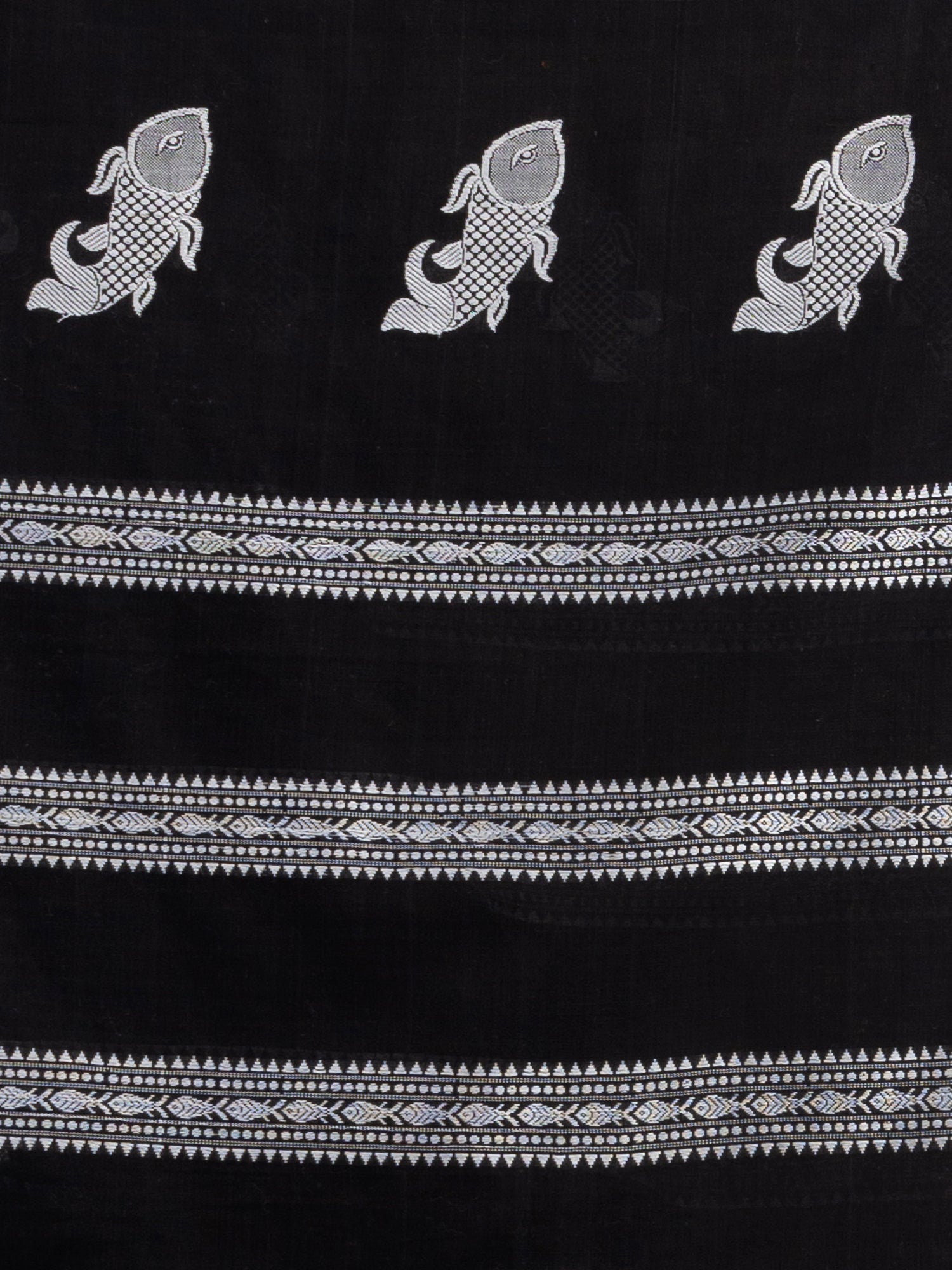 Women's Black all body small fish design with fish design pallu in solid border handwoven cotton saree - Angoshobha