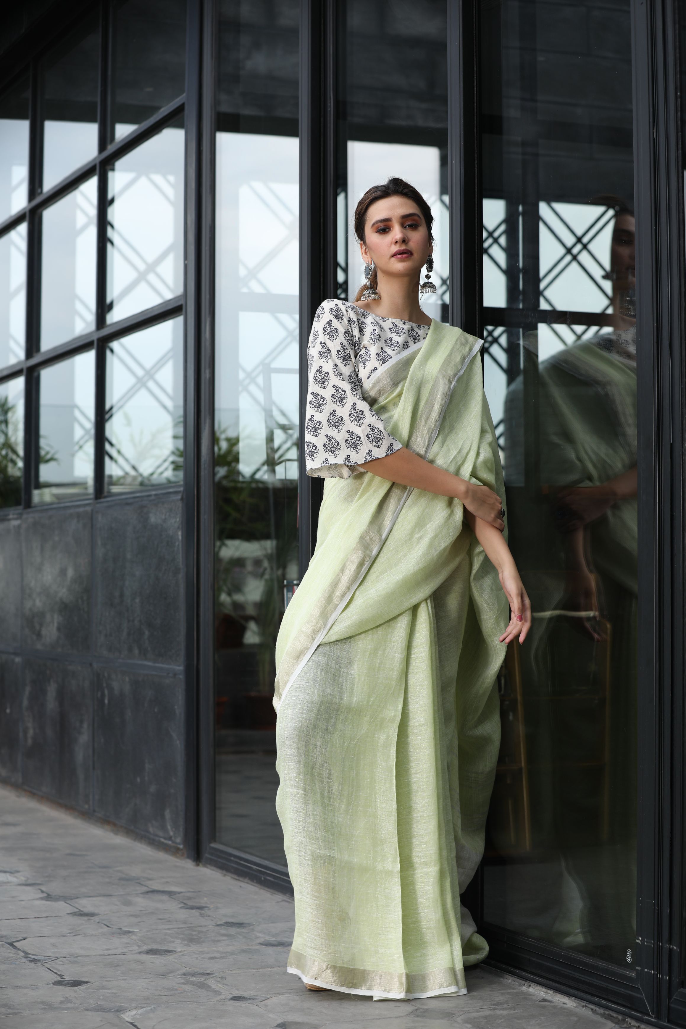 Women's Baby green handwoven linen saree - Angoshobha