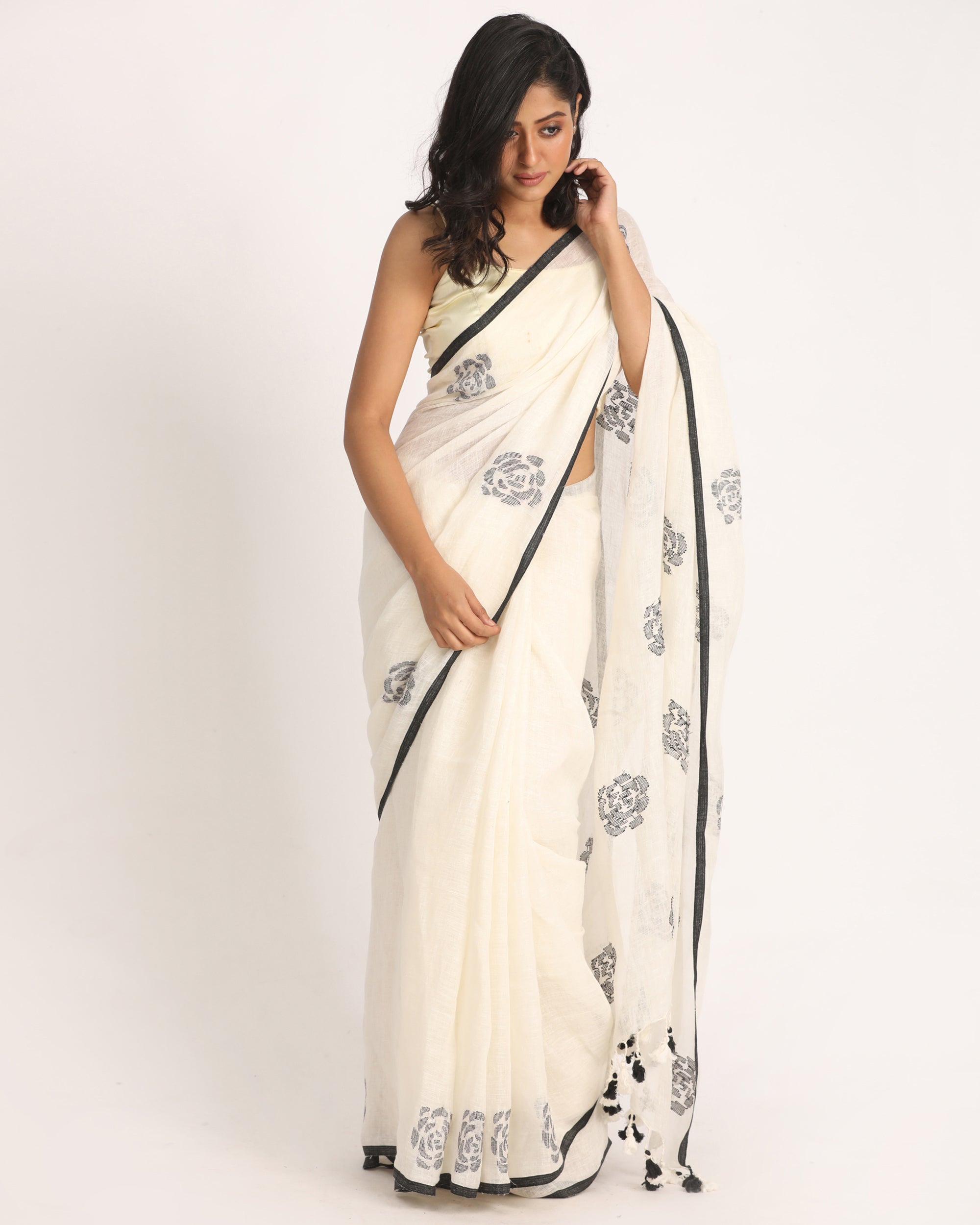 Women's White Traditional Handloom Linen Jamdani Saree - Angoshobha