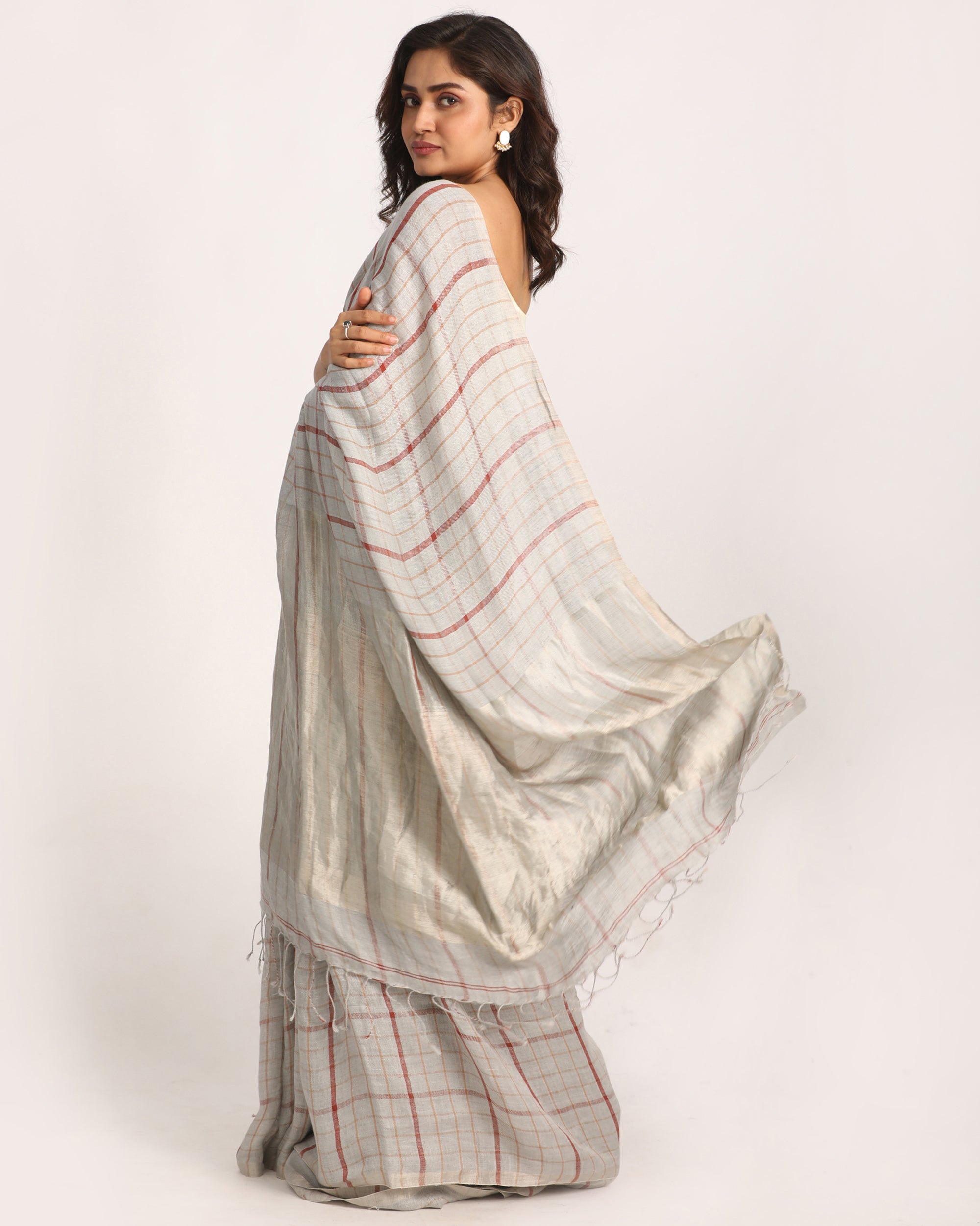 Women's Silver Grey Traditional Handloom Check Linen Saree - Angoshobha
