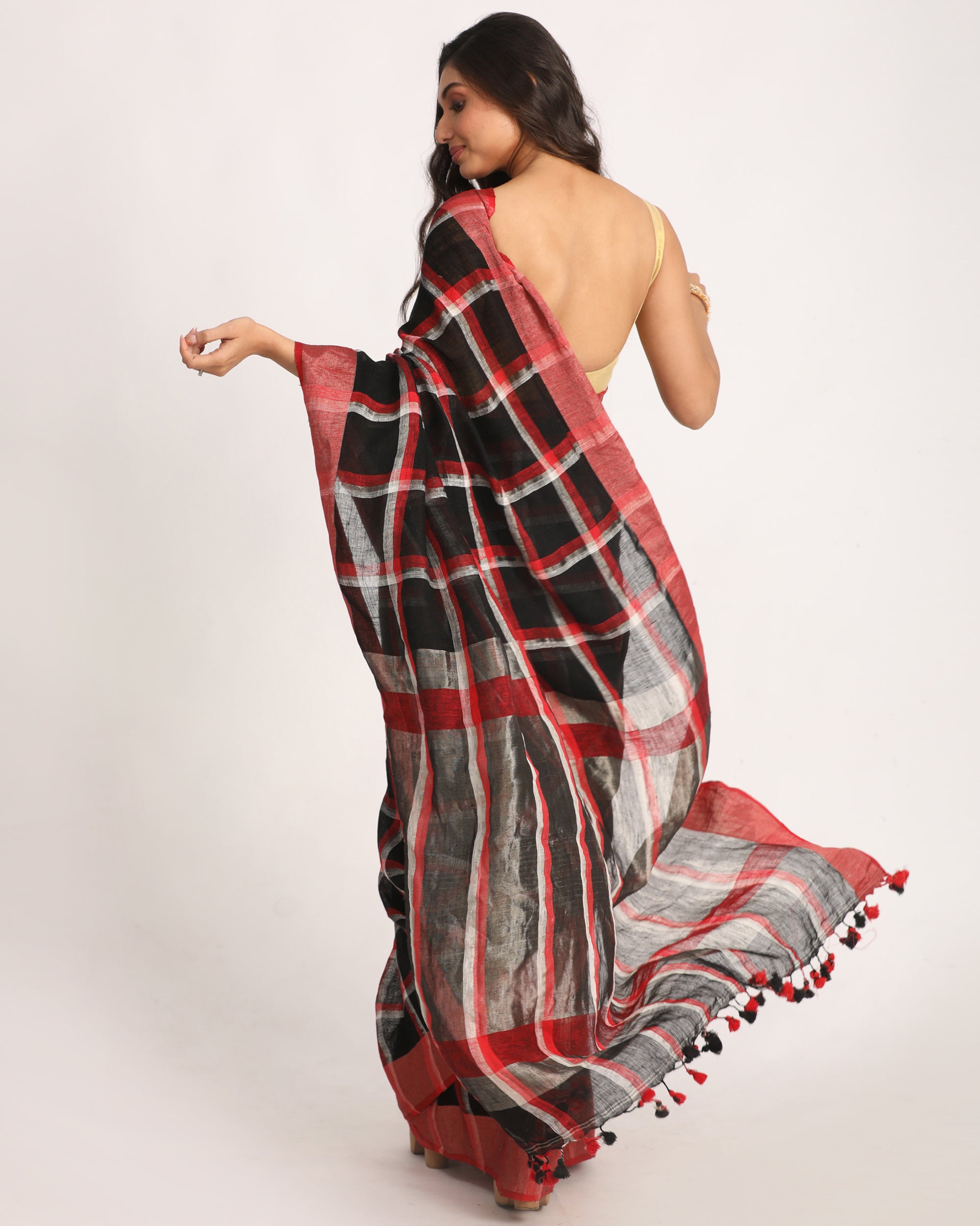 Women's Black Red Traditional Check Linen Handloom Saree - Angoshobha