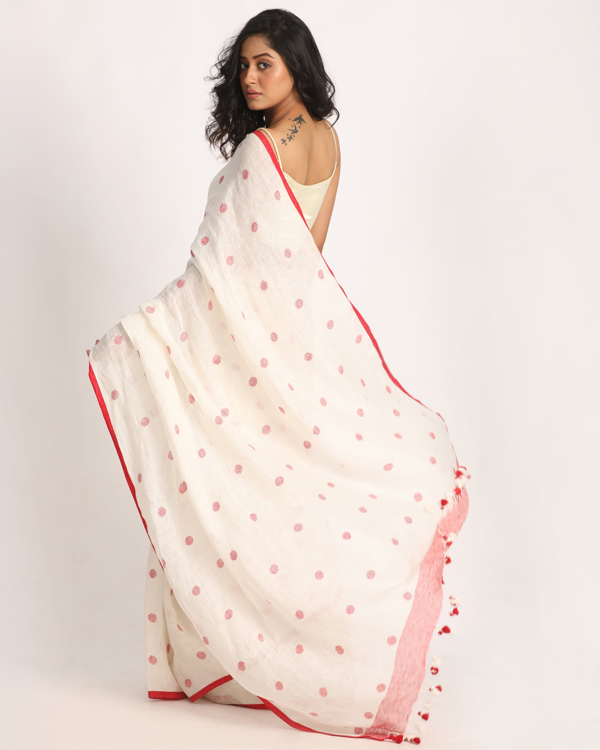 Women's White Traditional Handloom Linen Jamdani Saree - Angoshobha