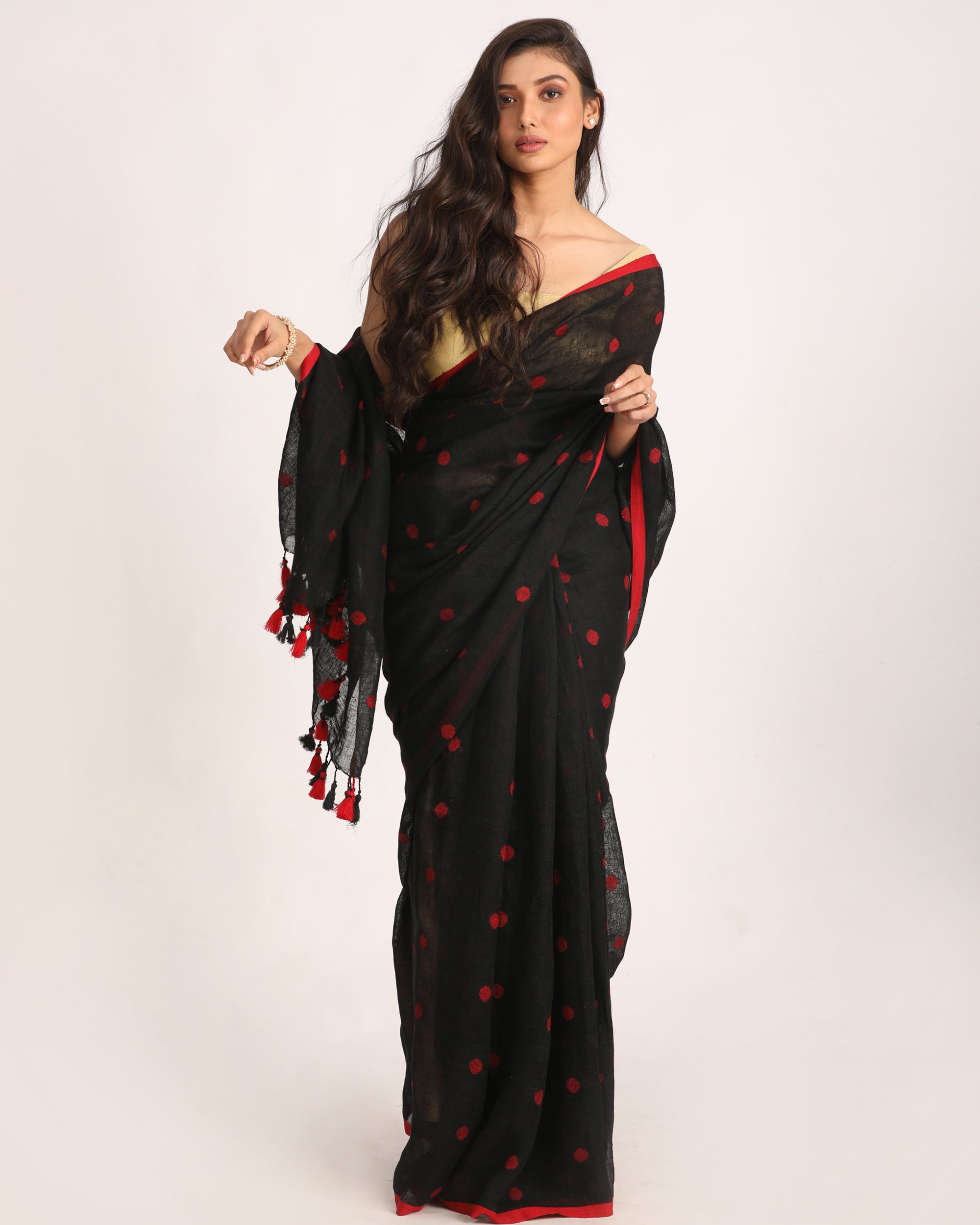 Women's Black Traditional Handloom Linen Jamdani Saree - Angoshobha
