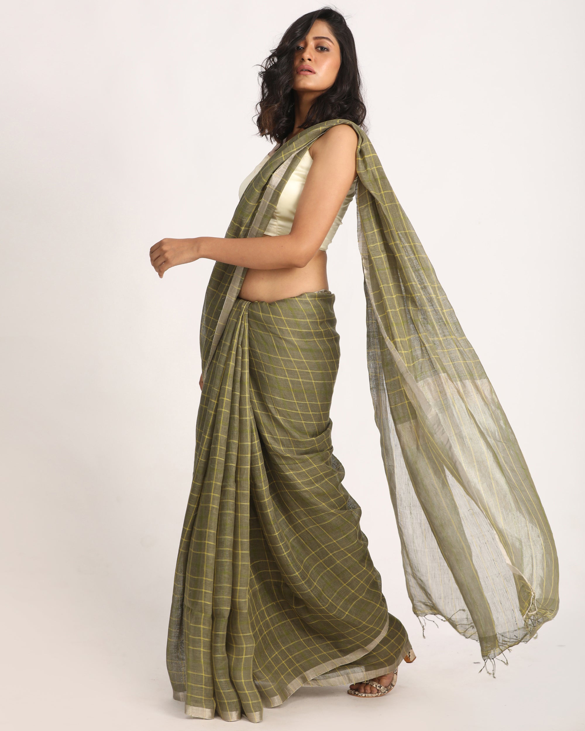Women's Medium Spring Bud Traditional Check Linen Handloom Saree - Angoshobha