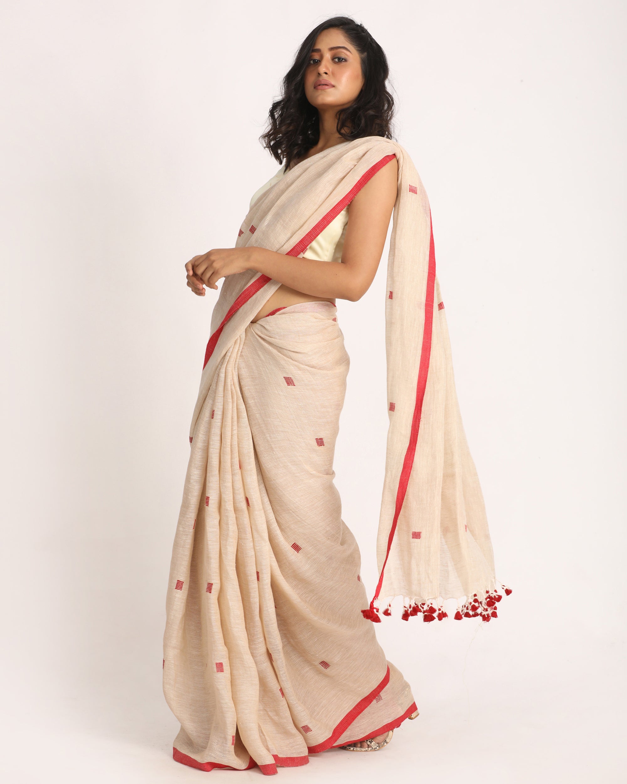 Women's Cream Traditional Handloom Linen Jamdani Saree - Angoshobha