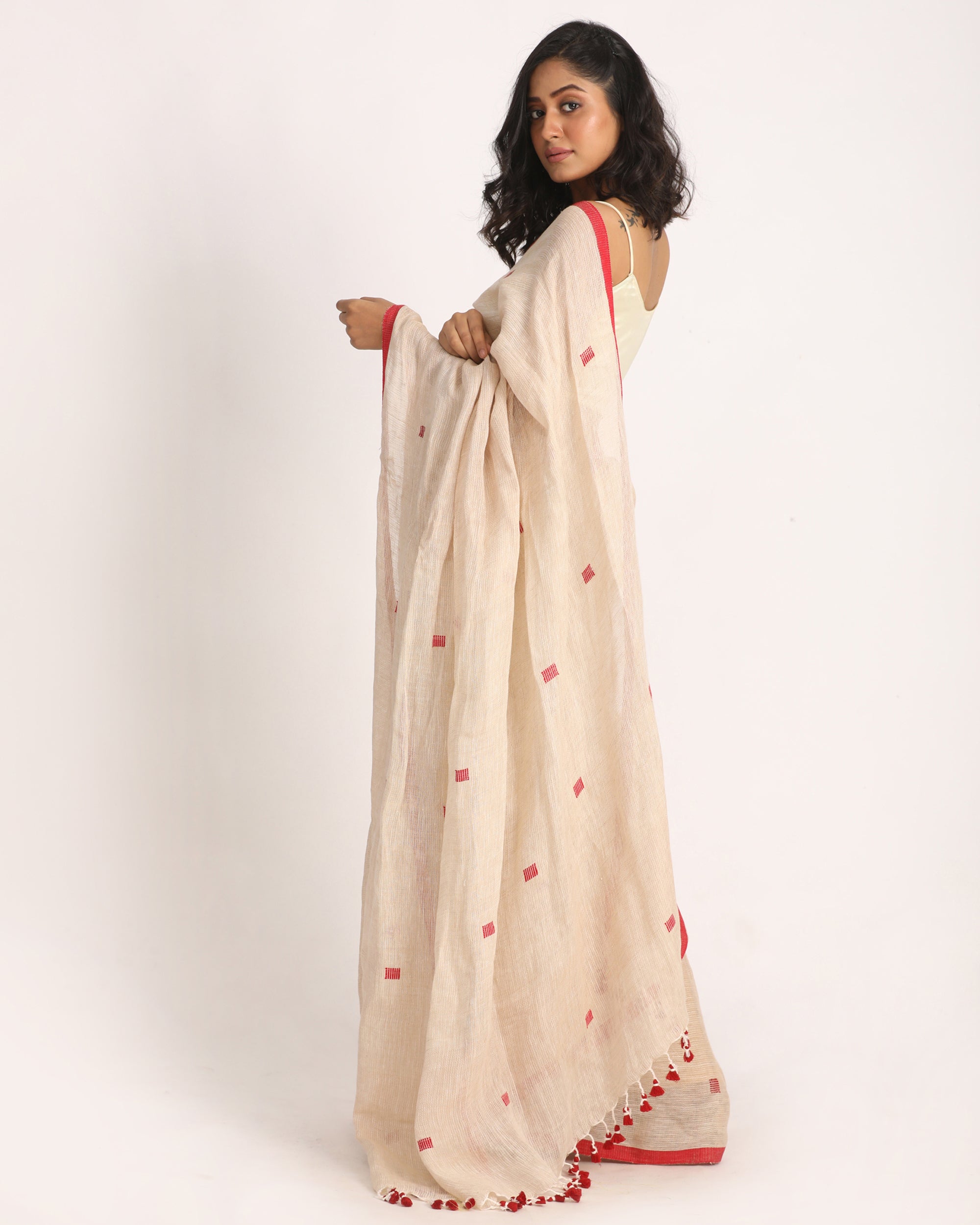 Women's Cream Traditional Handloom Linen Jamdani Saree - Angoshobha