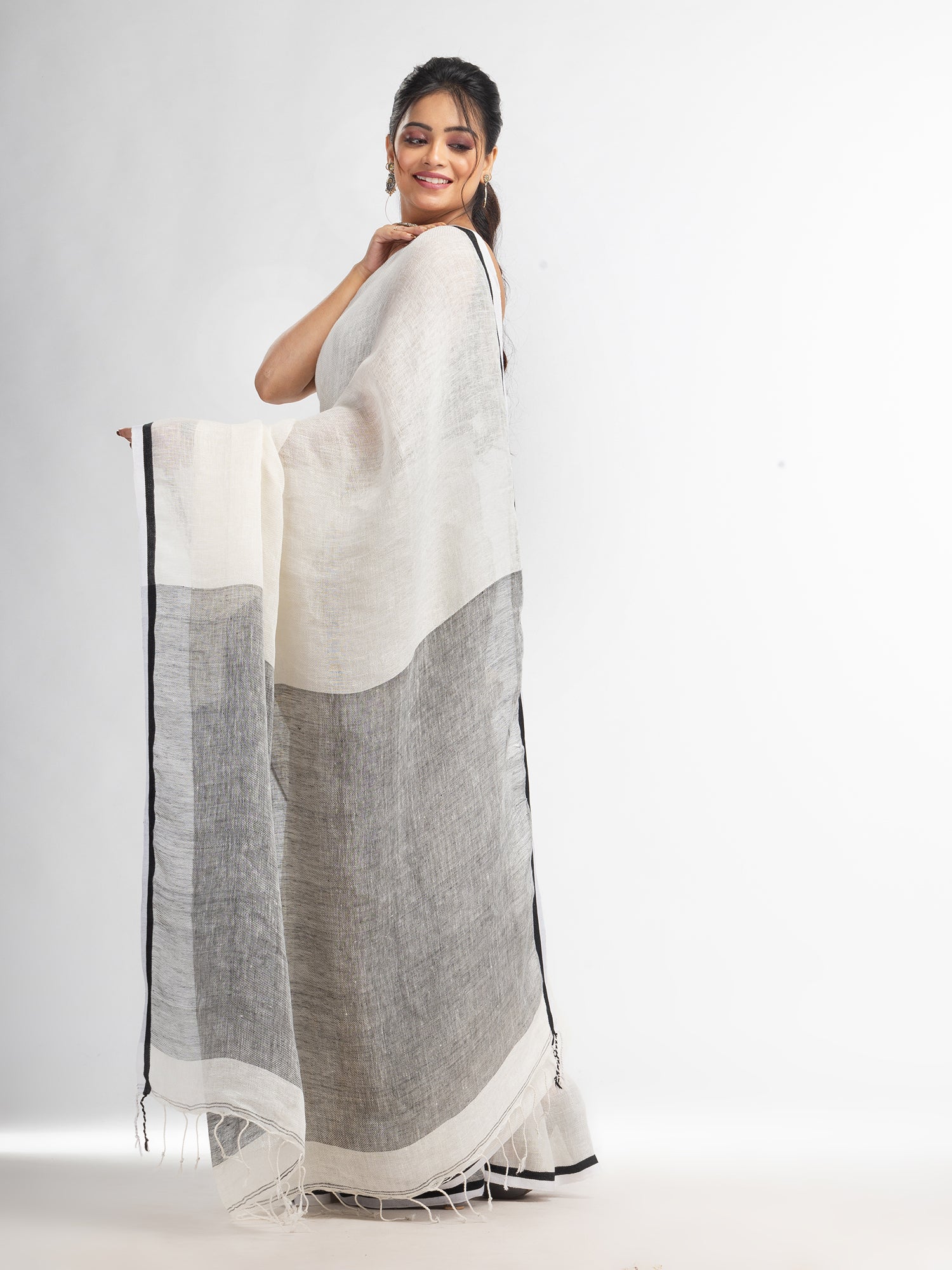 Women's White twill weaving with black pallu in white and black border handwoven linen saree - Angoshobha