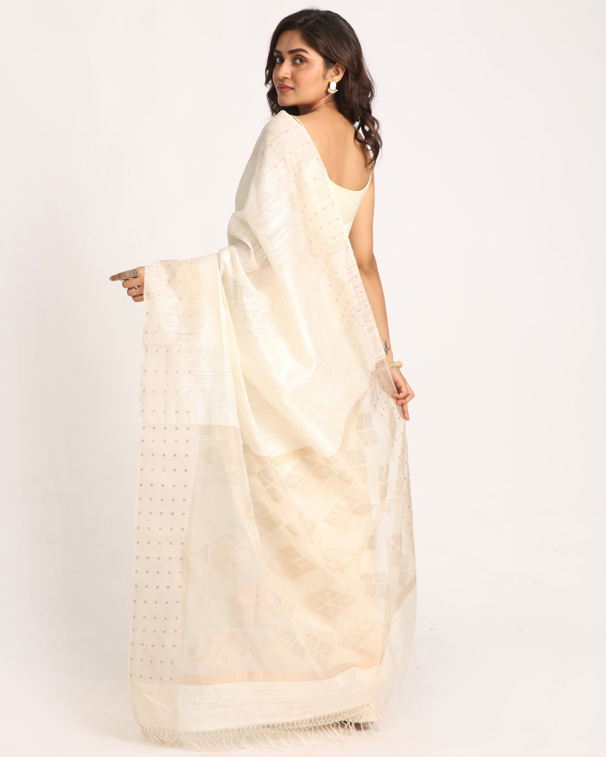 Women's White Matka Silk Handloom Traditional Sequin Jamdani Saree - Angoshobha