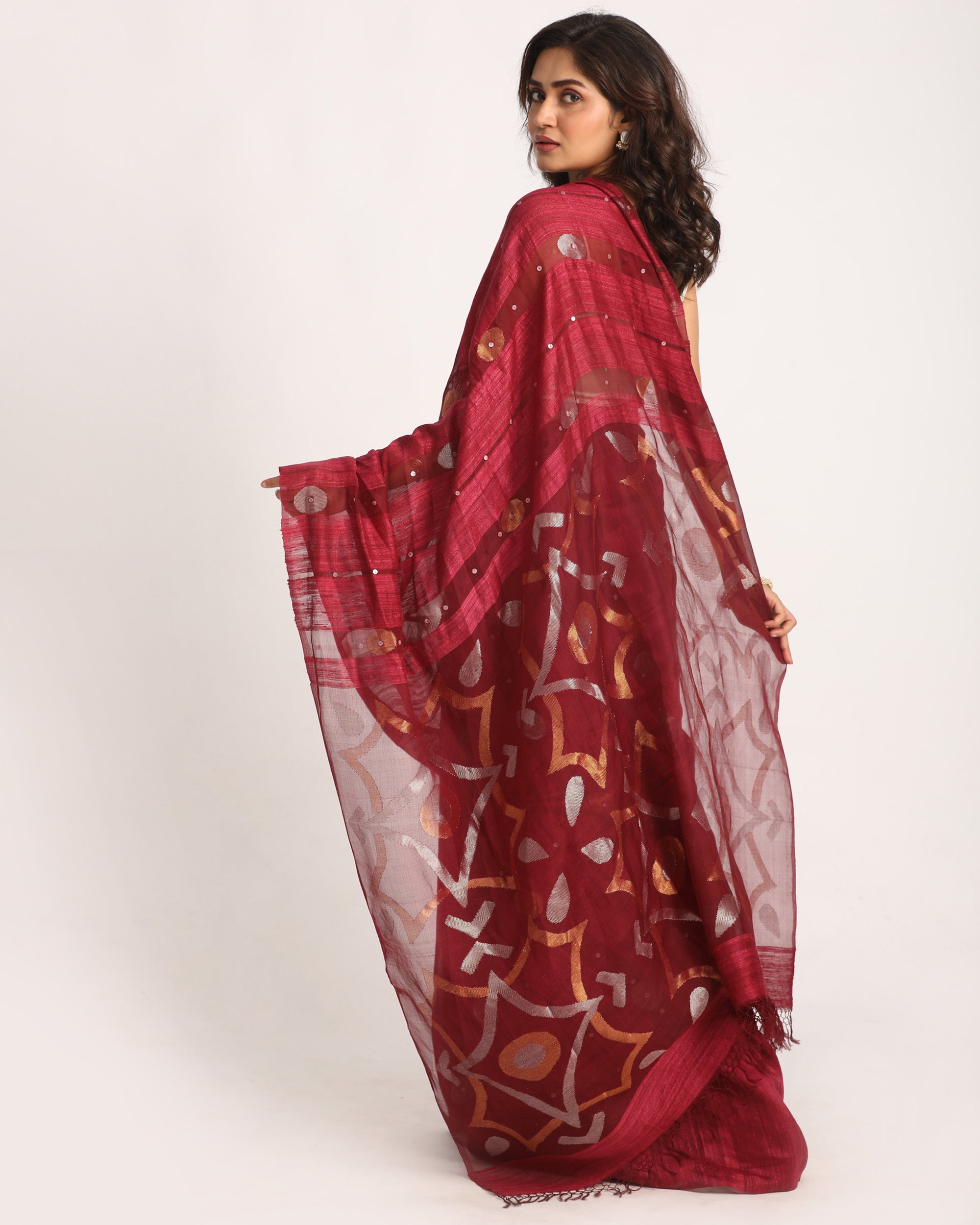 Women's Dark Fuchia Matka Silk Handloom Traditional Sequin Jamdani Saree - Angoshobha