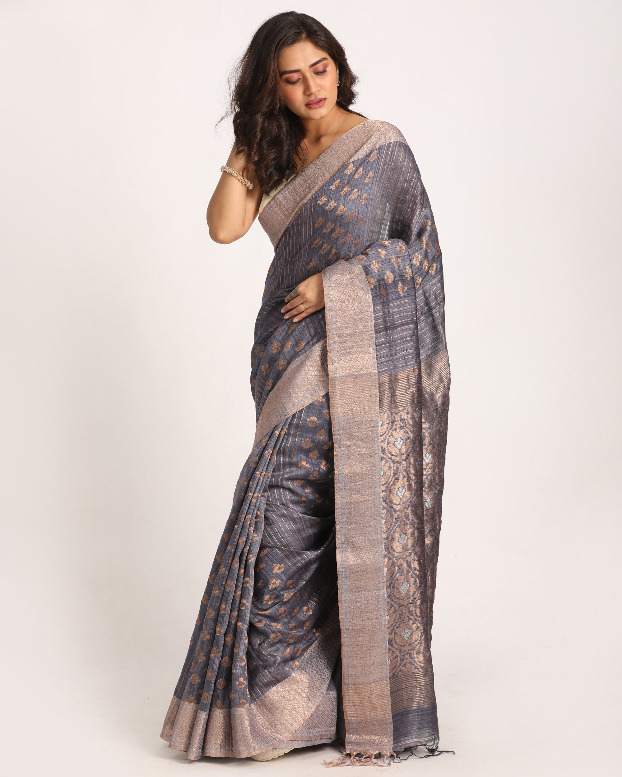 Women's Grey Handloom Traditional Tangail Matka Silk Saree - Angoshobha