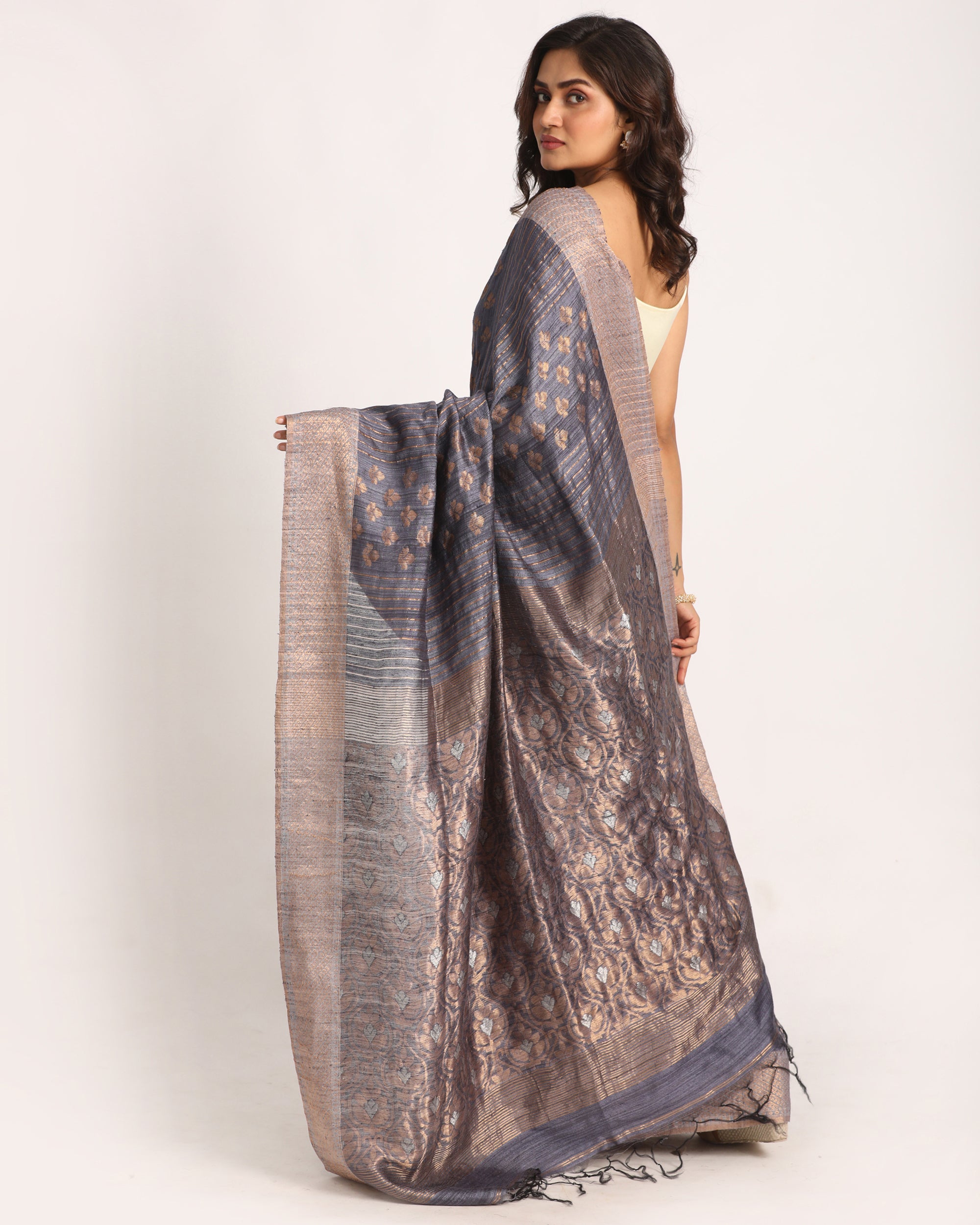 Women's Grey Handloom Traditional Tangail Matka Silk Saree - Angoshobha