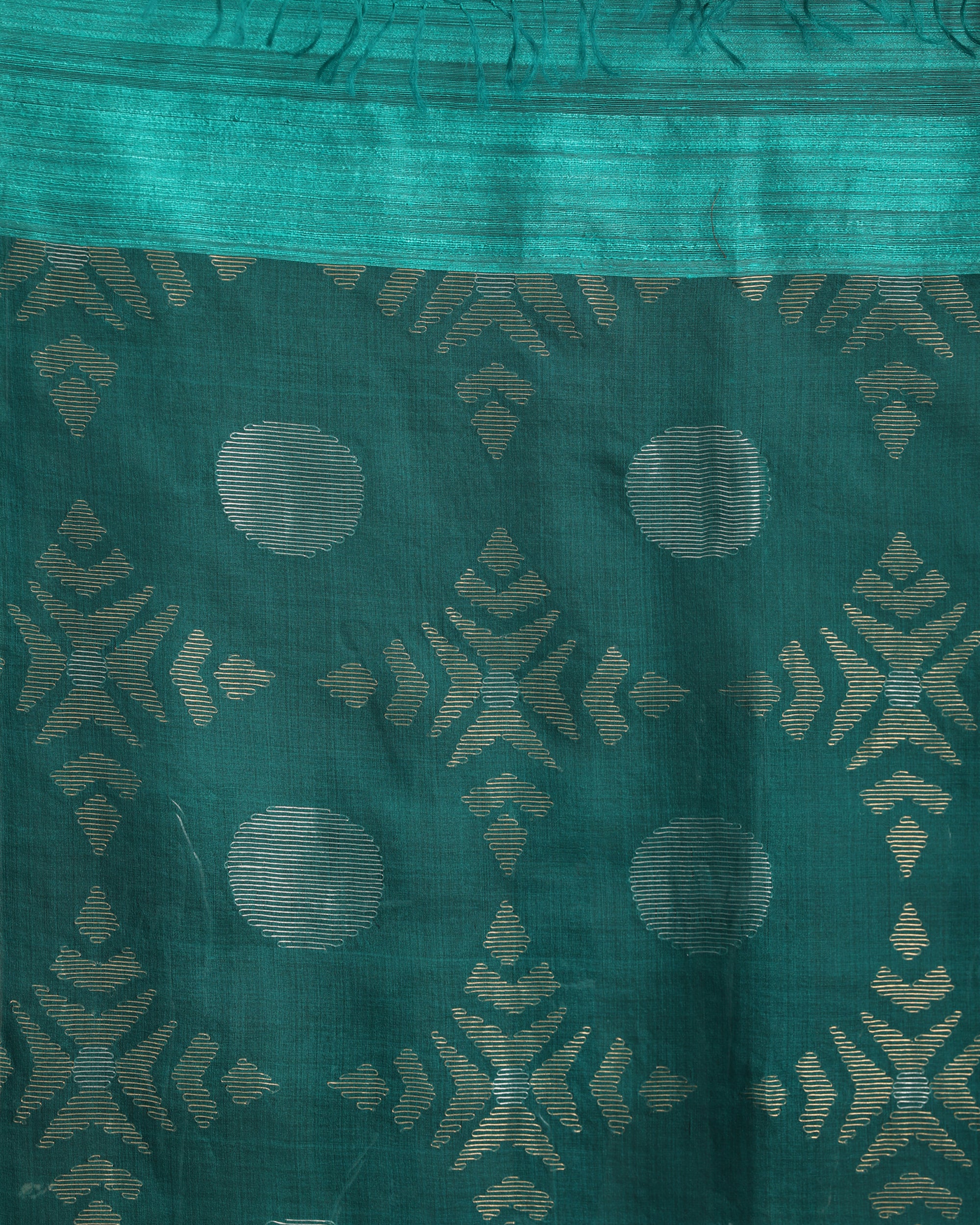 Women's Deep Cyan Matka Silk Handloom Traditional Jamdani Saree - Angoshobha