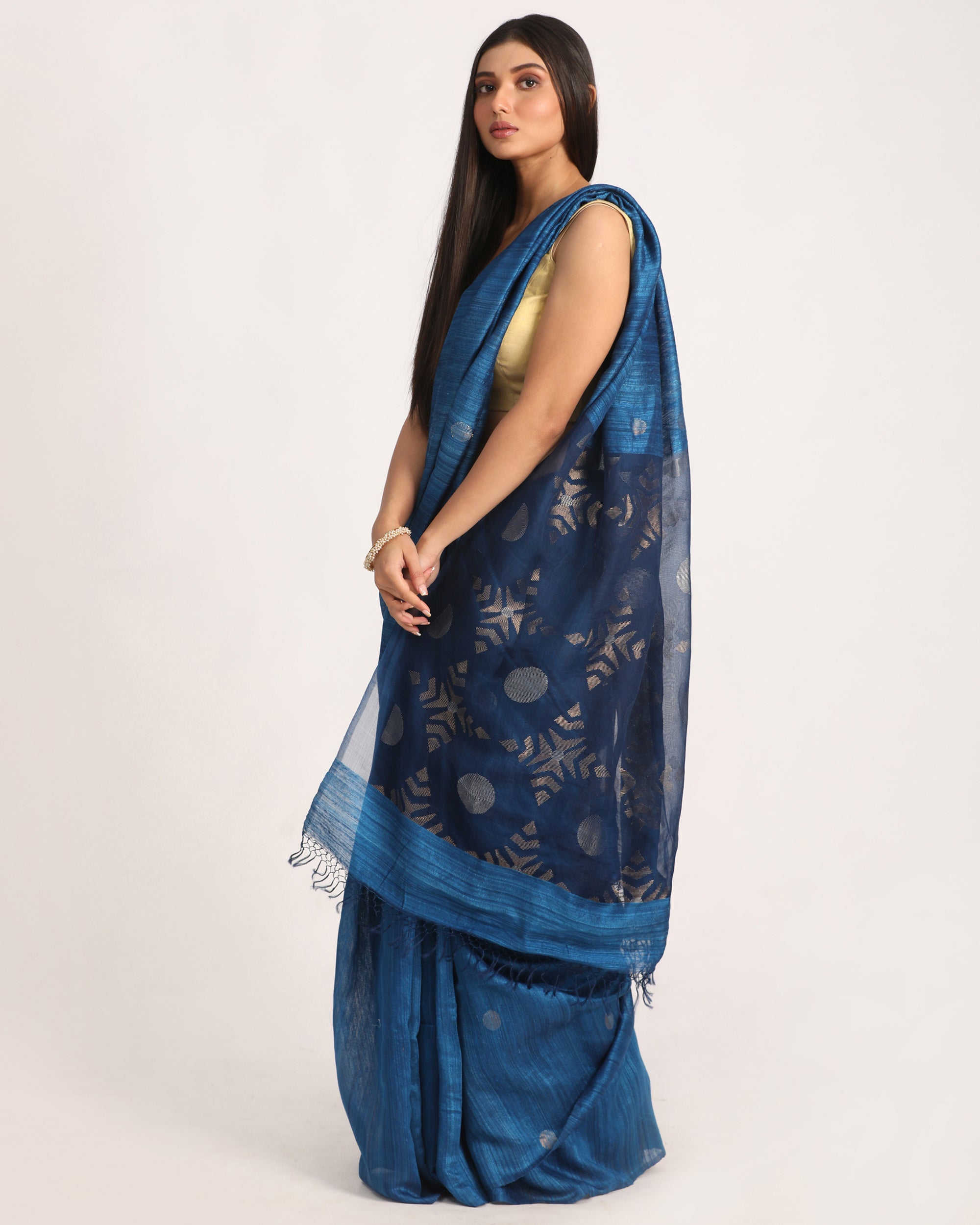 Women's Dark Sky Blue Matka Silk Handloom Traditional Jamdani Saree - Angoshobha