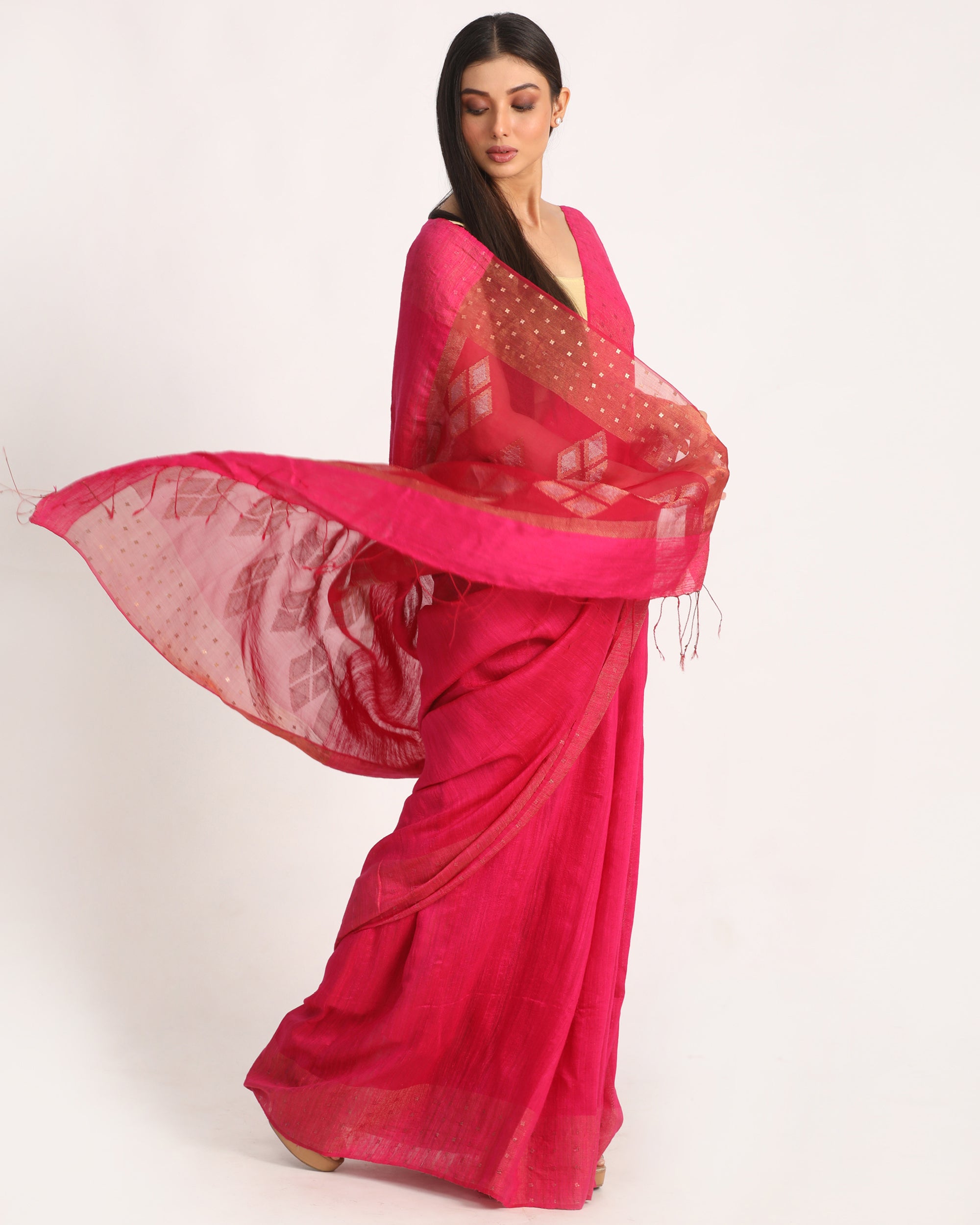 Women's Fuchsia Matka Silk Handloom Traditional Sequin Jamdani Saree - Angoshobha