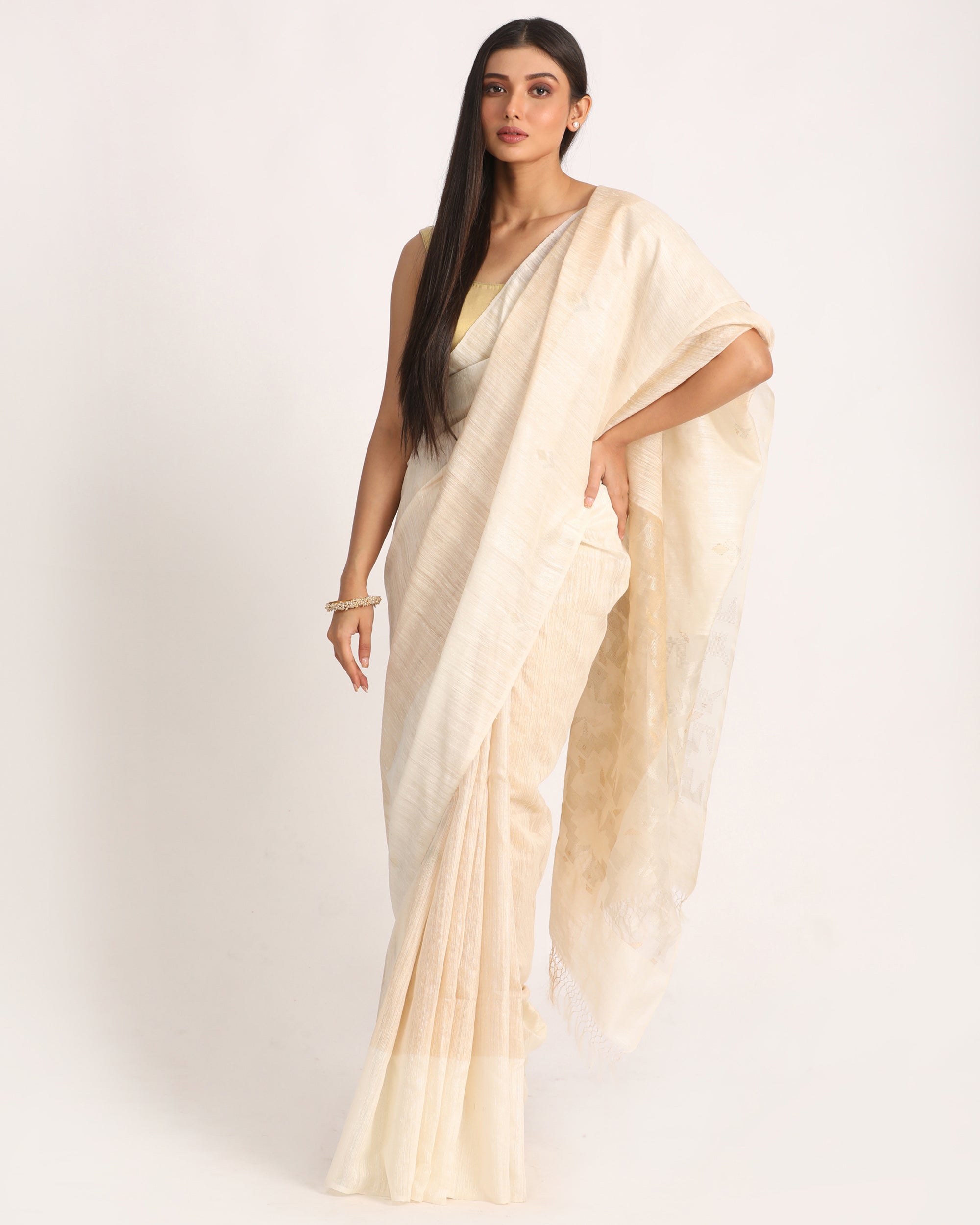Women's Off White Matka Silk Handloom Traditional Jamdani Saree - Angoshobha