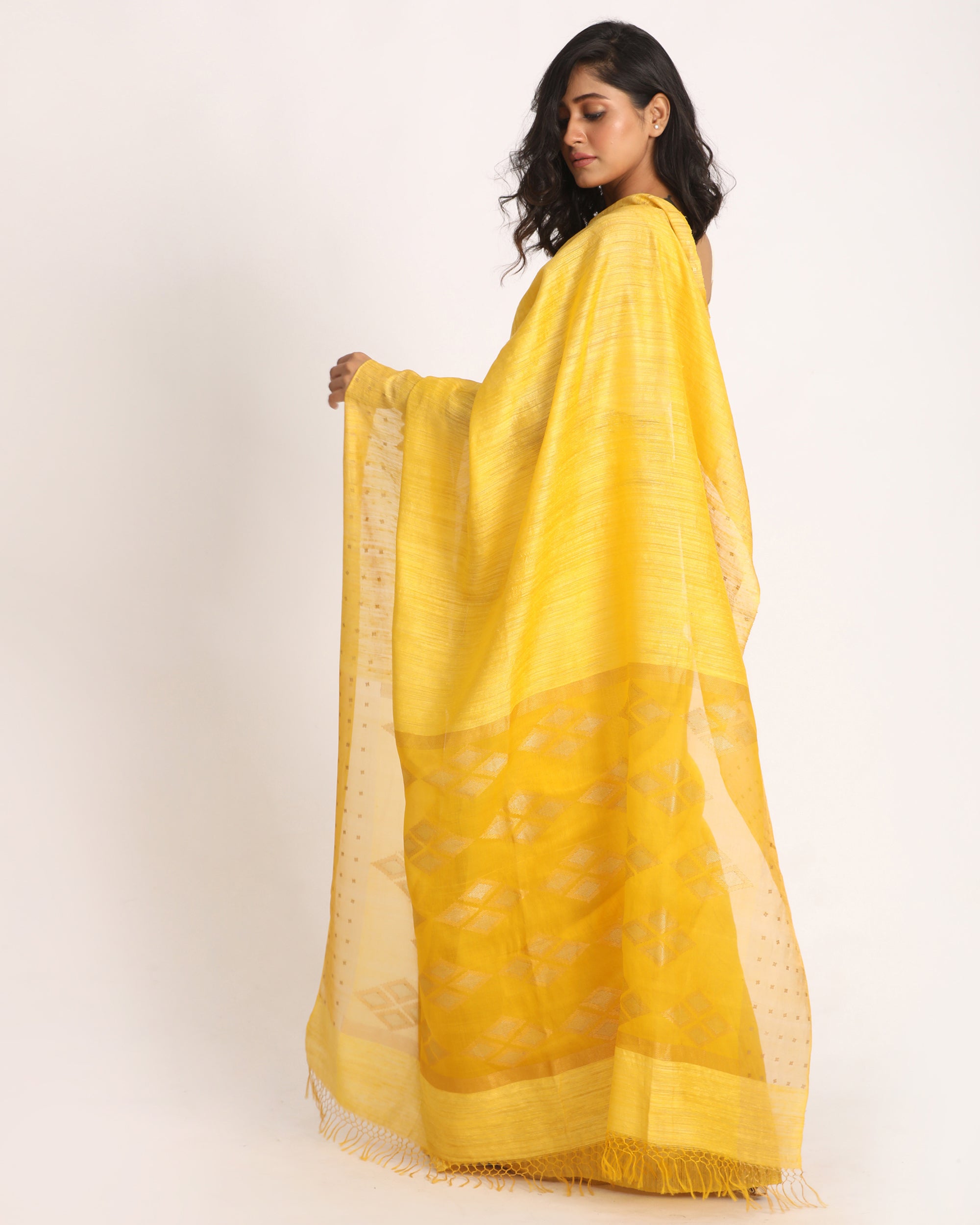 Women's Yellow Matka Silk Handloom Traditional Jamdani Saree - Angoshobha
