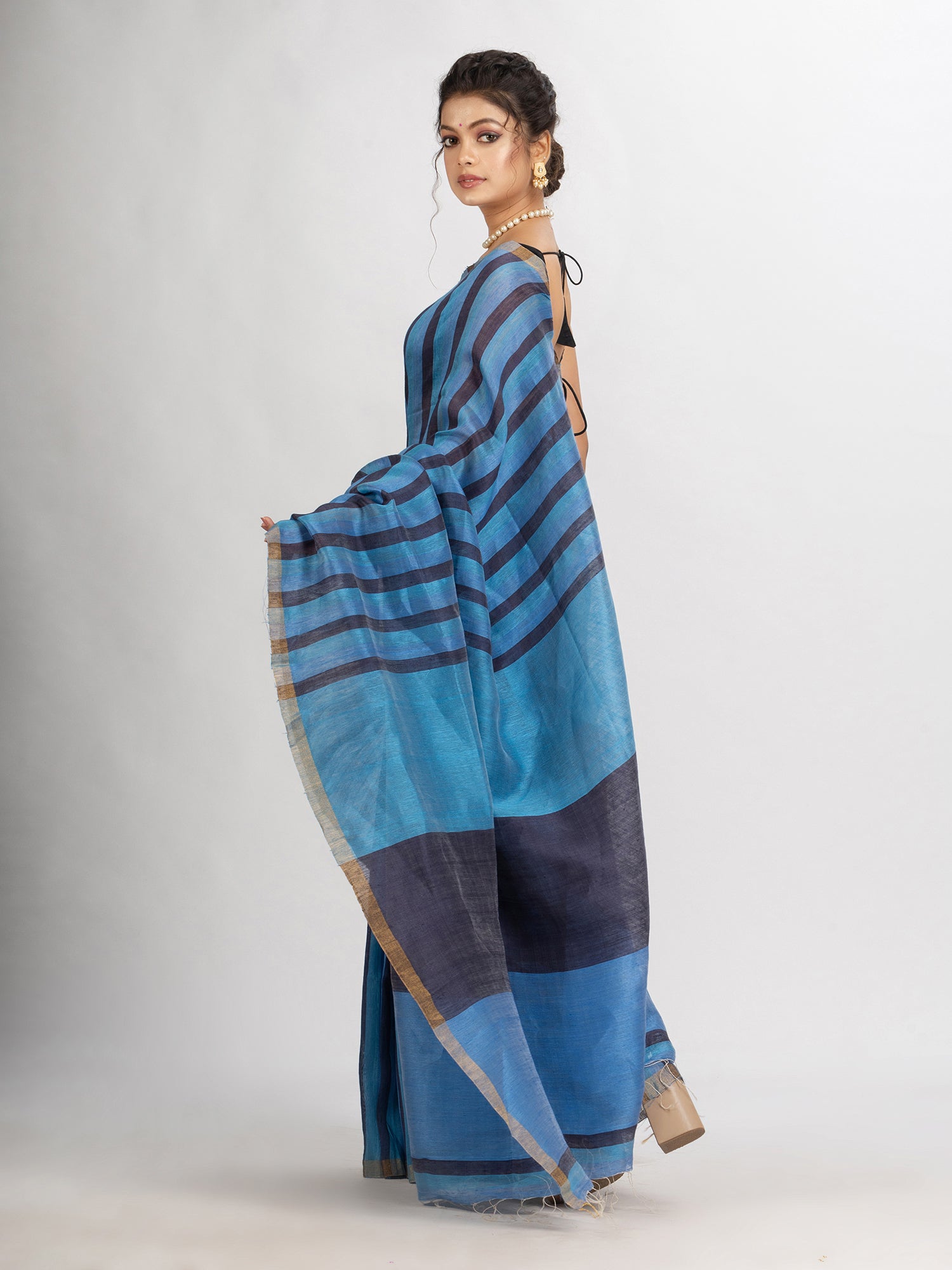 Women's Sky blue And Black Silk Lilne Ckeck Handloom saree - Angoshobha