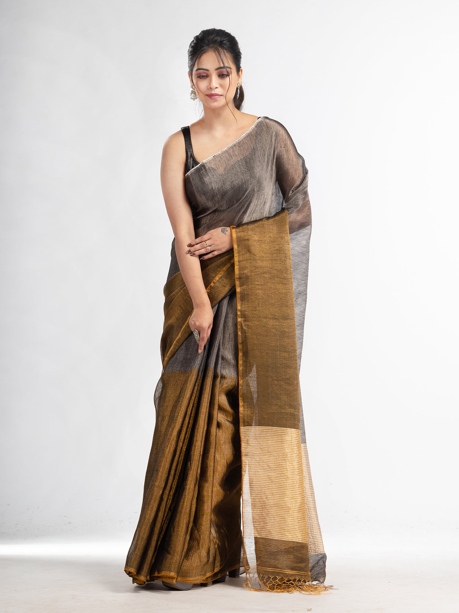 Women's Grey tissue linen multi colour pallu handwoven saree - Angoshobha