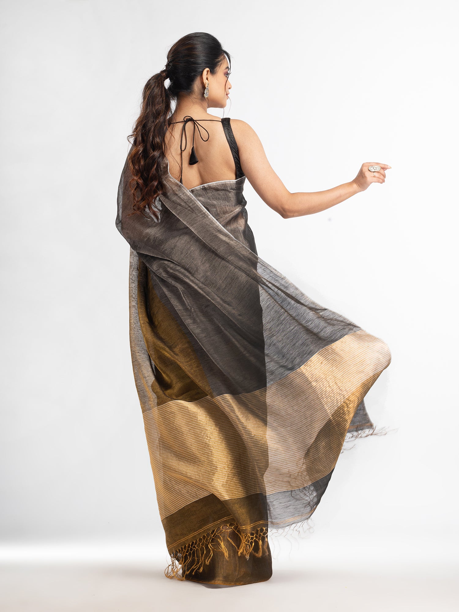 Women's Grey tissue linen multi colour pallu handwoven saree - Angoshobha