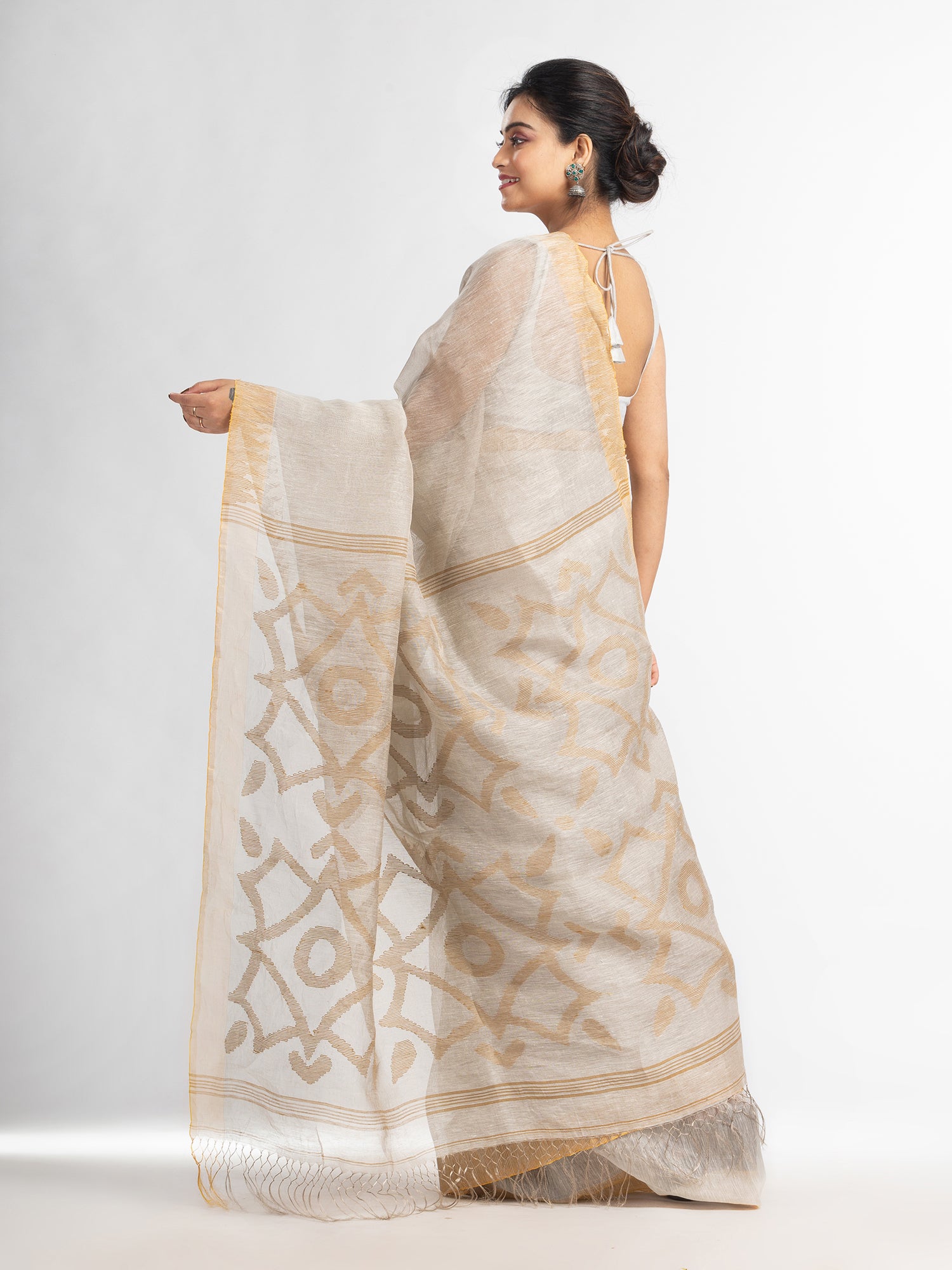 Women's off white linen tissue pallu jamdanie temple border handwoven saree - Angoshobha