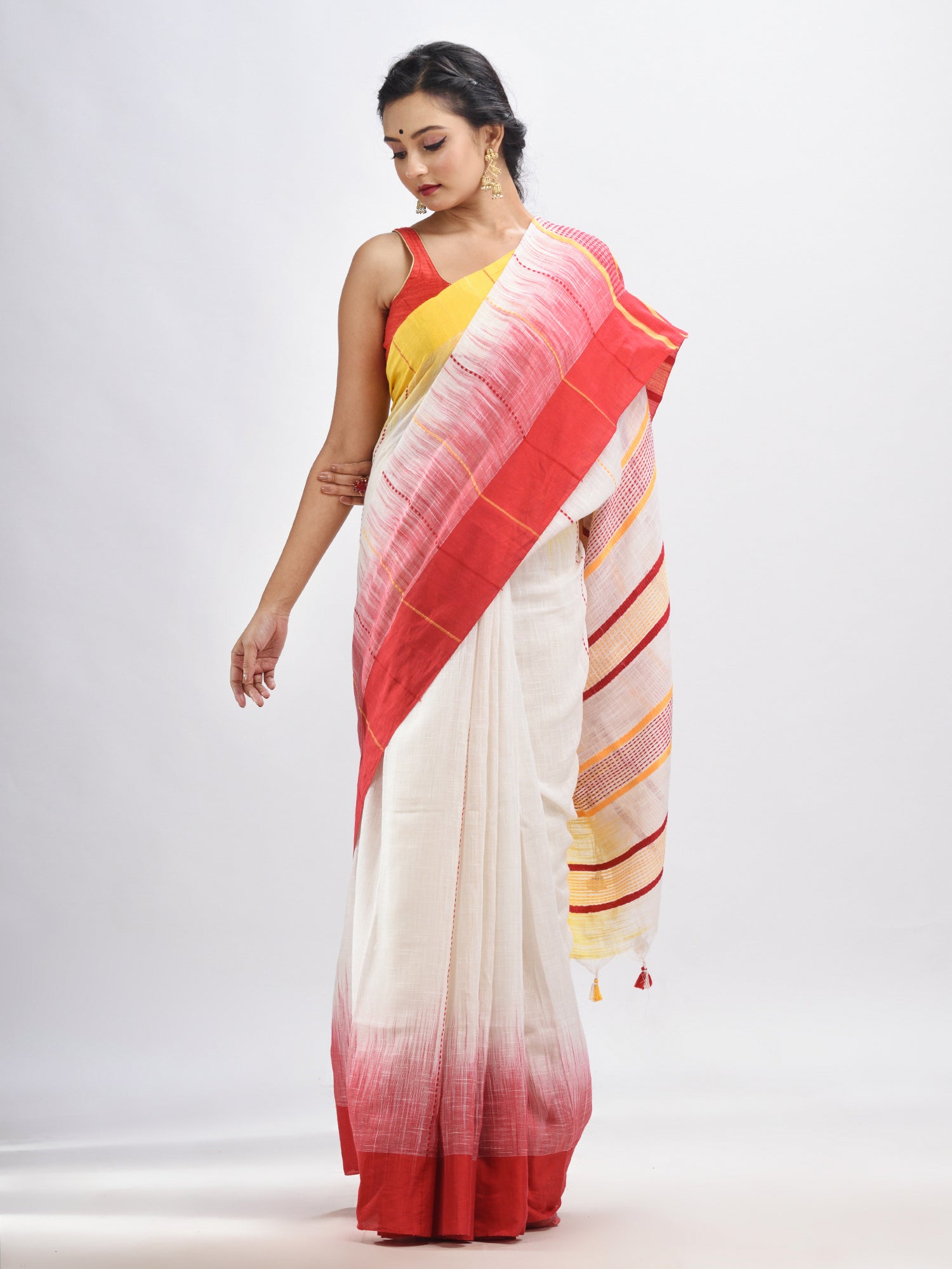 Women's White cotton tai dai with solid broder in multi colour pallu hondwaven saree - Angoshobha