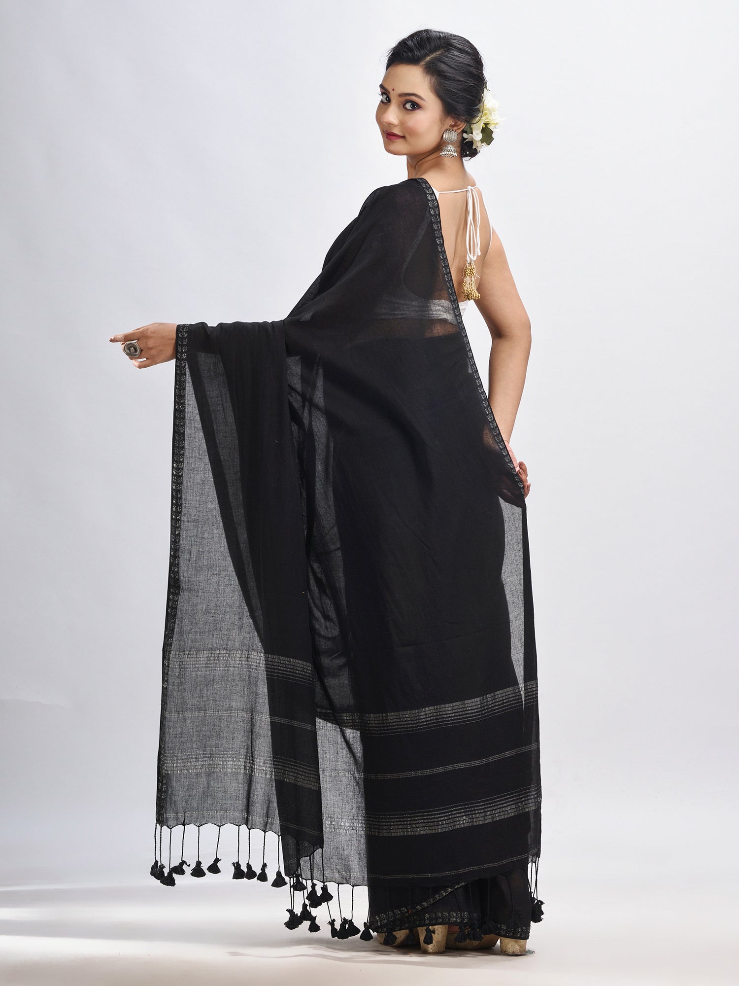 Women's Black cotton with Jacquard Zari border and zari Stipe pallu handloom Saree - Angoshobha