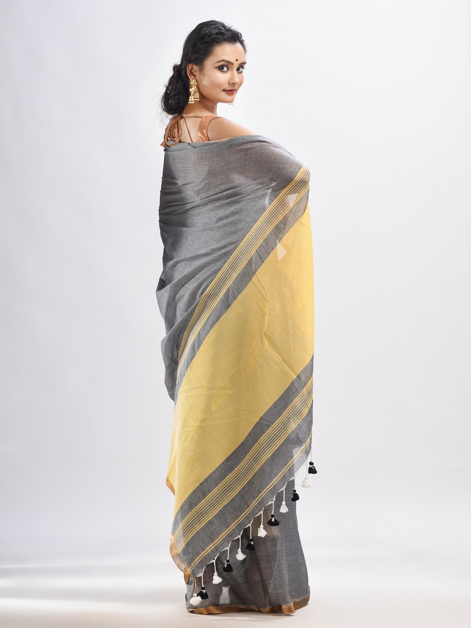 Women's Grey Cotton with zari pallu and zari border handloom Saree - Angoshobha
