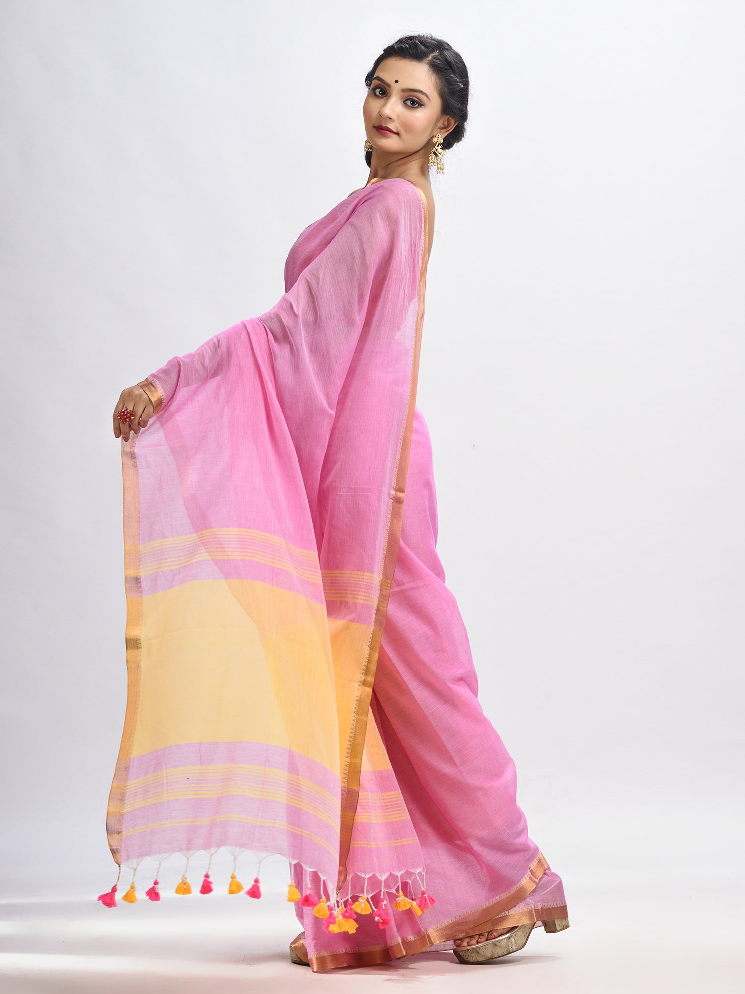 Women's Blush pink Cotton with zari pallu and zari border handloom Saree - Angoshobha