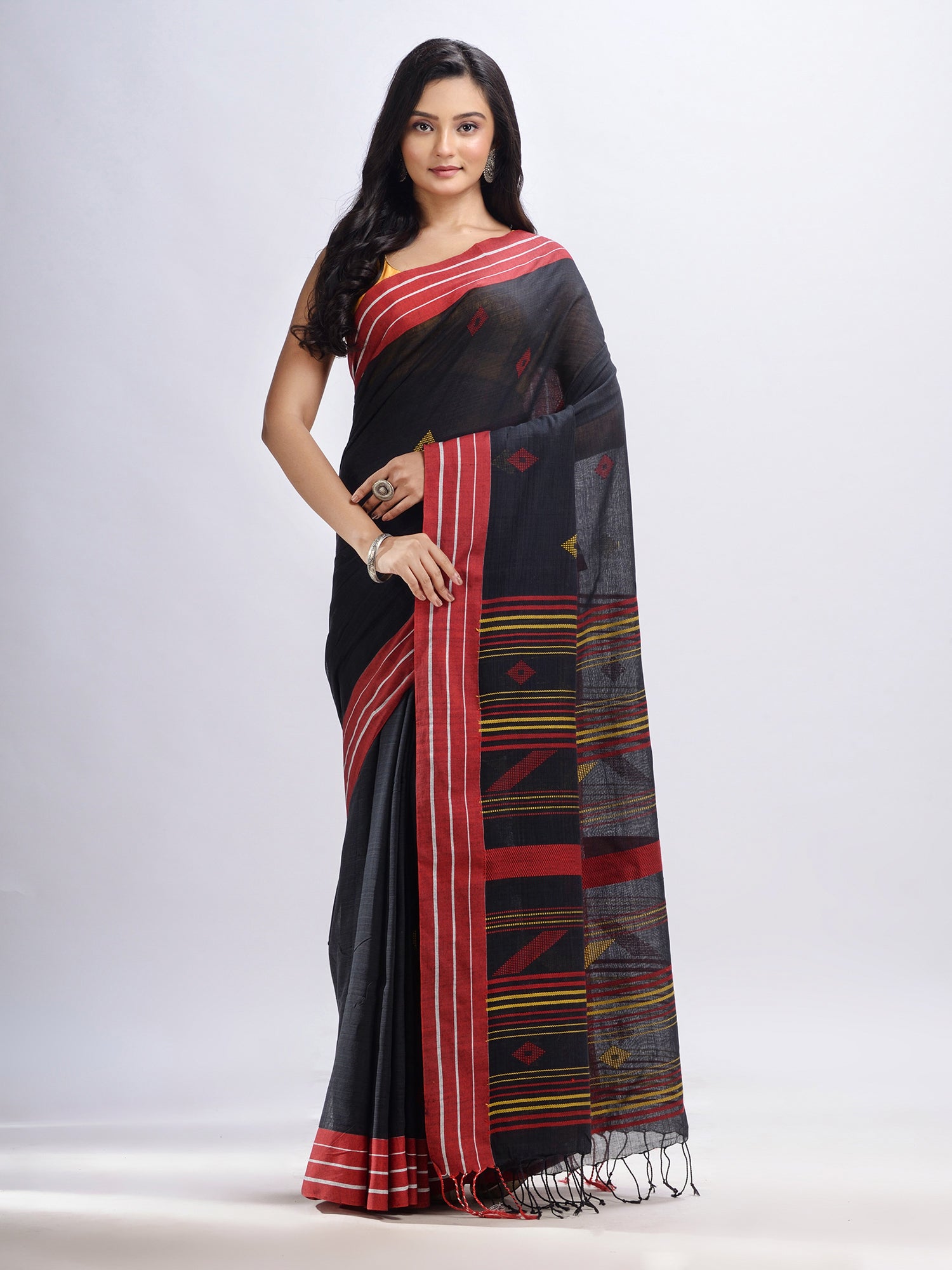 Women's Black cotton with red border handwoven jamdani saree - Angoshobha
