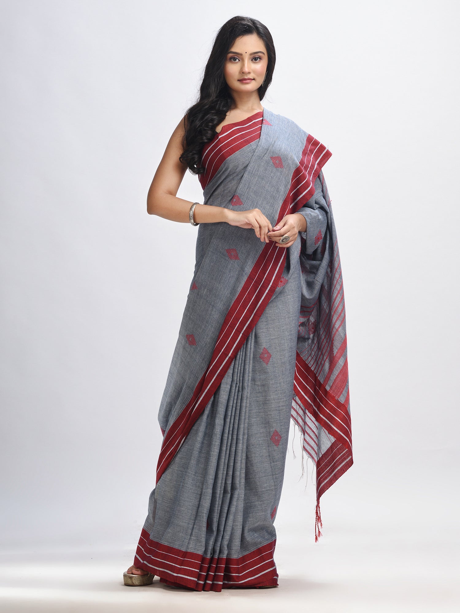 Women's Grey cotton with maroon border handwoven jamdani saree - Angoshobha