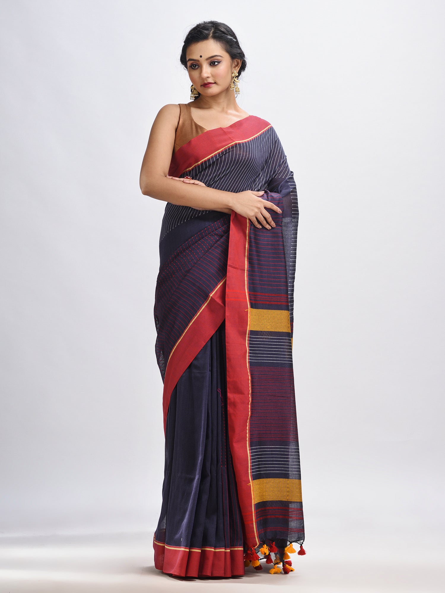 Women's Dark grey cotton with red border handwoven jamdani saree - Angoshobha