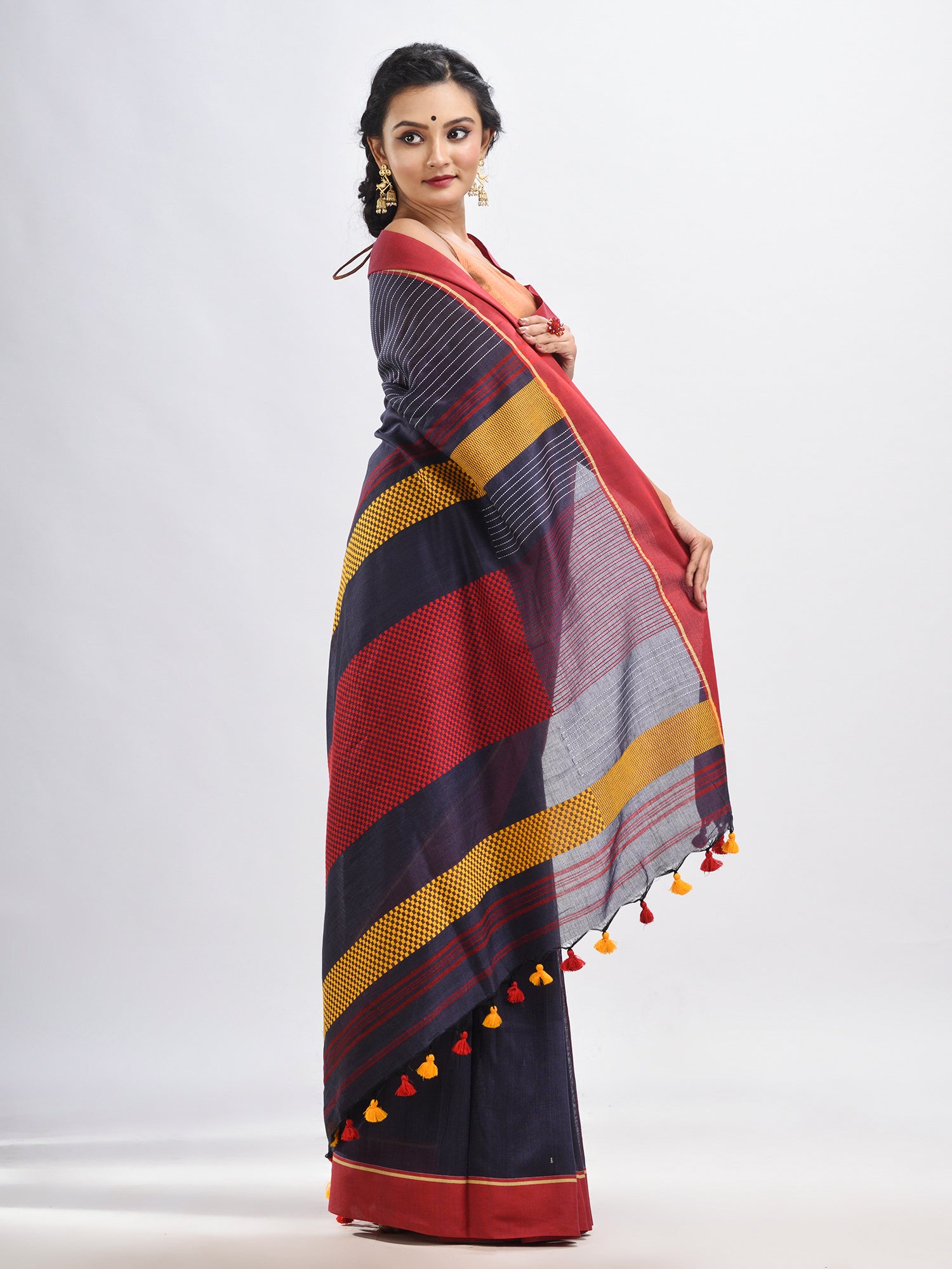 Women's Dark grey cotton with red border handwoven jamdani saree - Angoshobha