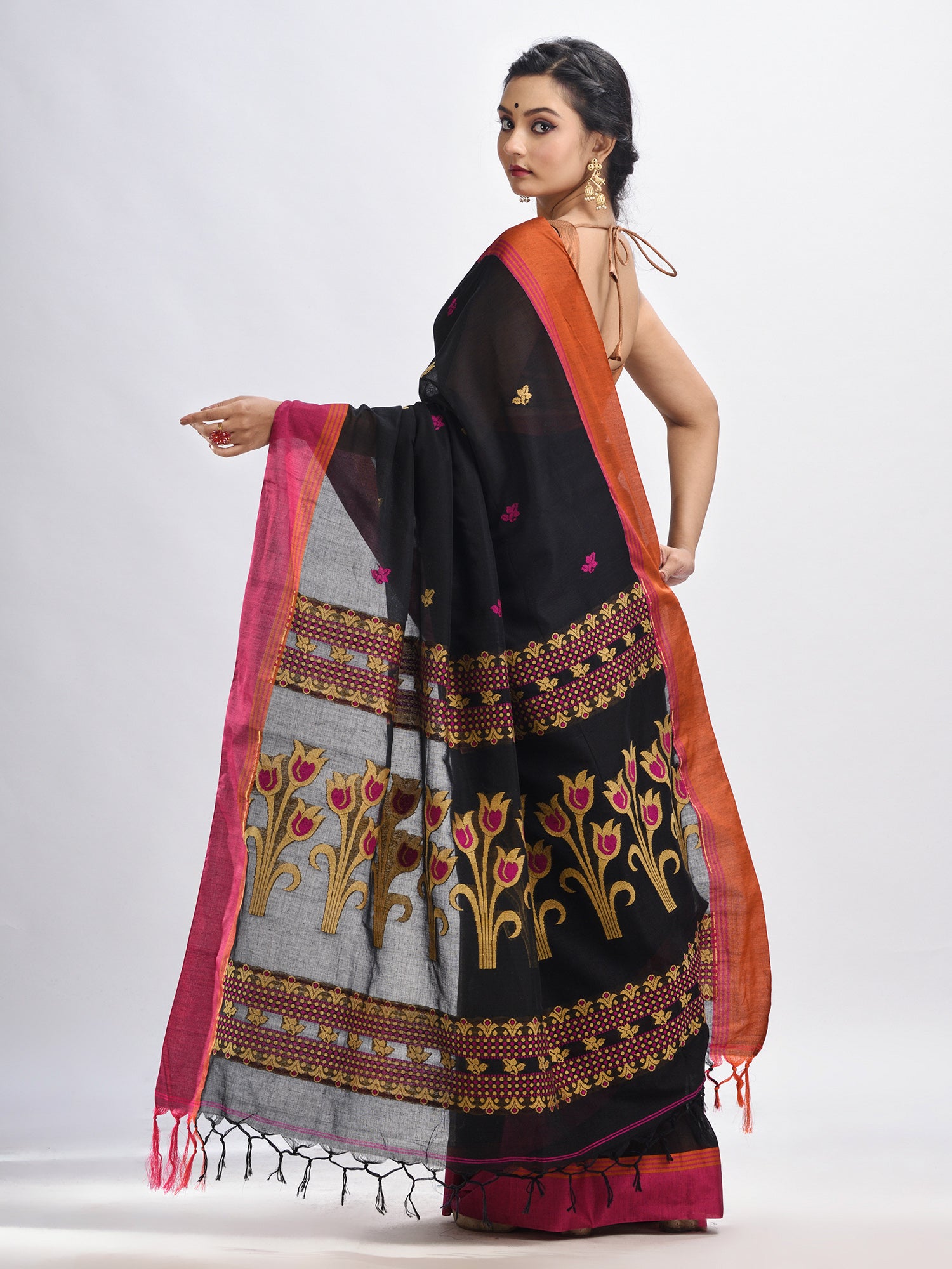 Women's Black cotton Jacquard jamdani saree - Angoshobha