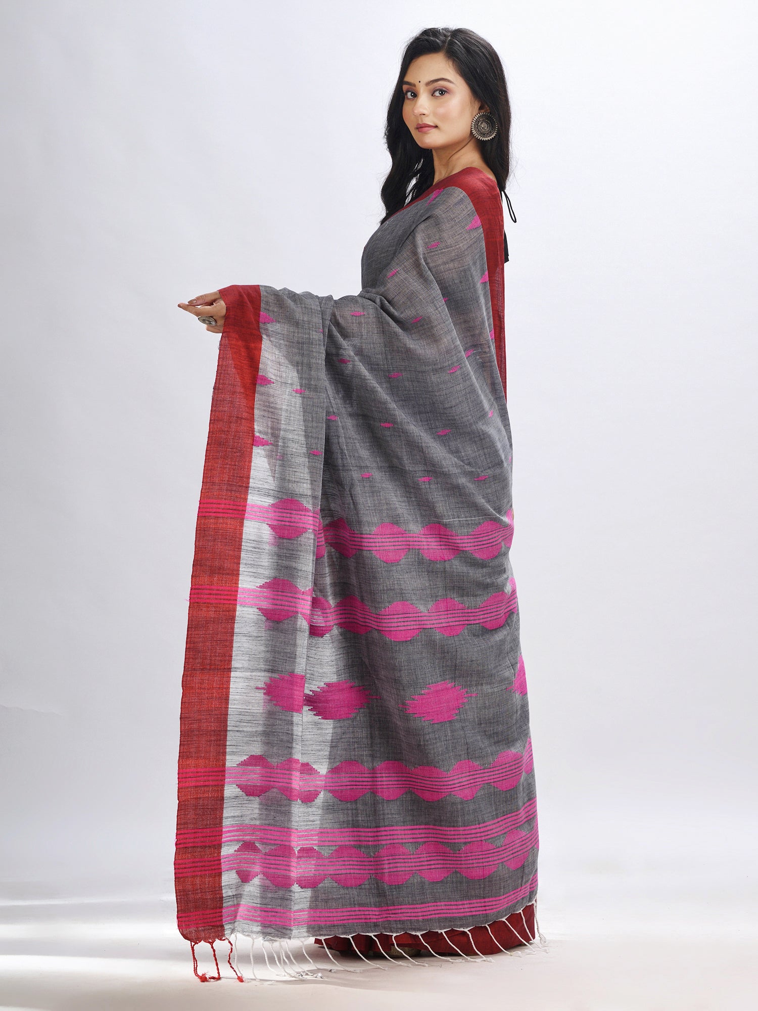 Women's Grey cotton temple broder handwoven jamdani saree - Angoshobha
