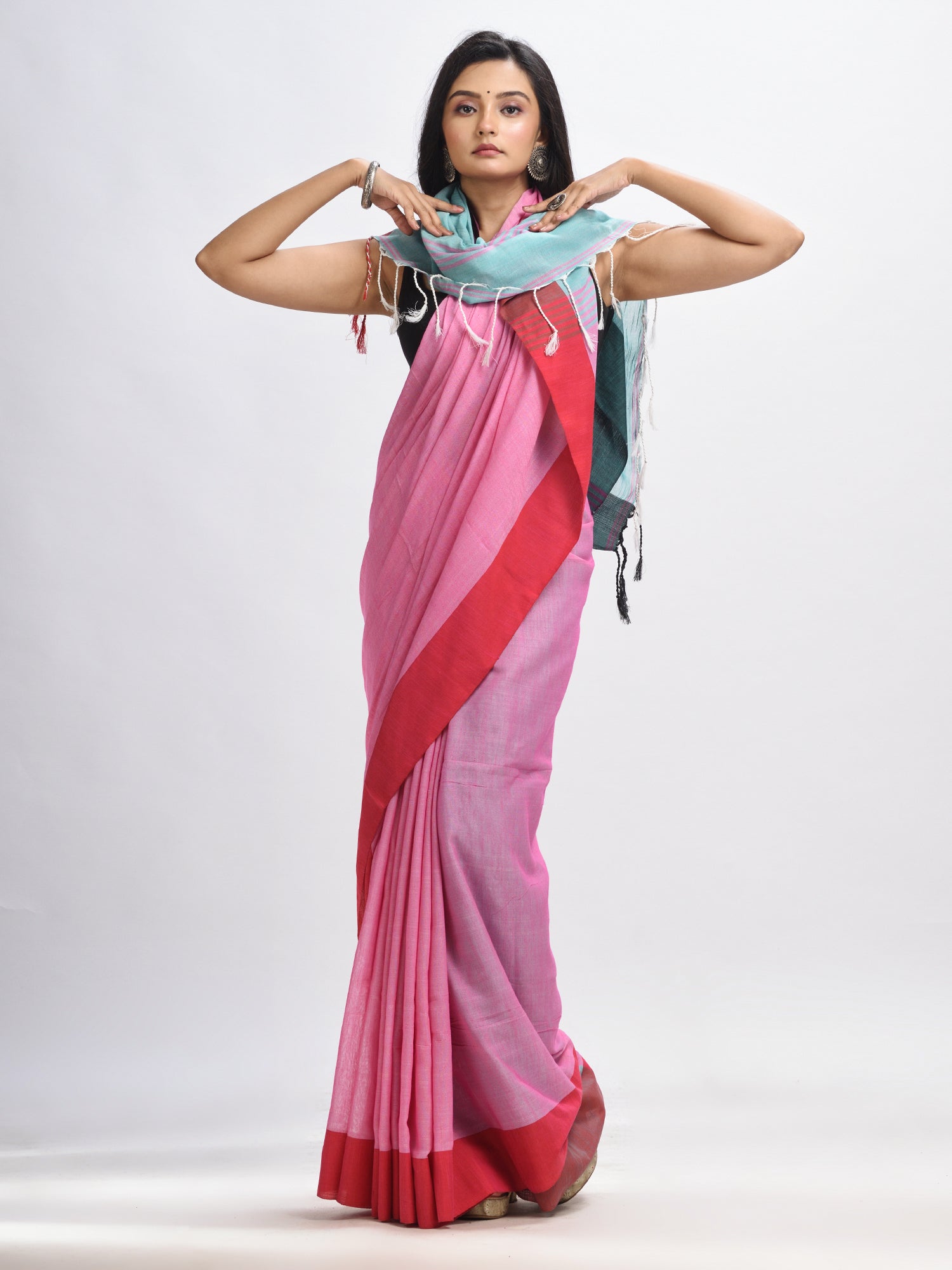 Women's Pink cotton with solid body in sky blue pallu handloom saree - Angoshobha