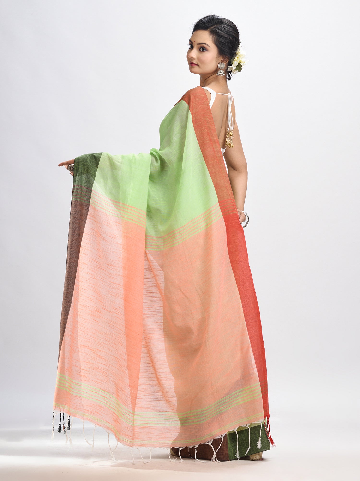 Women's Light green cotton with solid body in tawny peach pallu handloom saree - Angoshobha