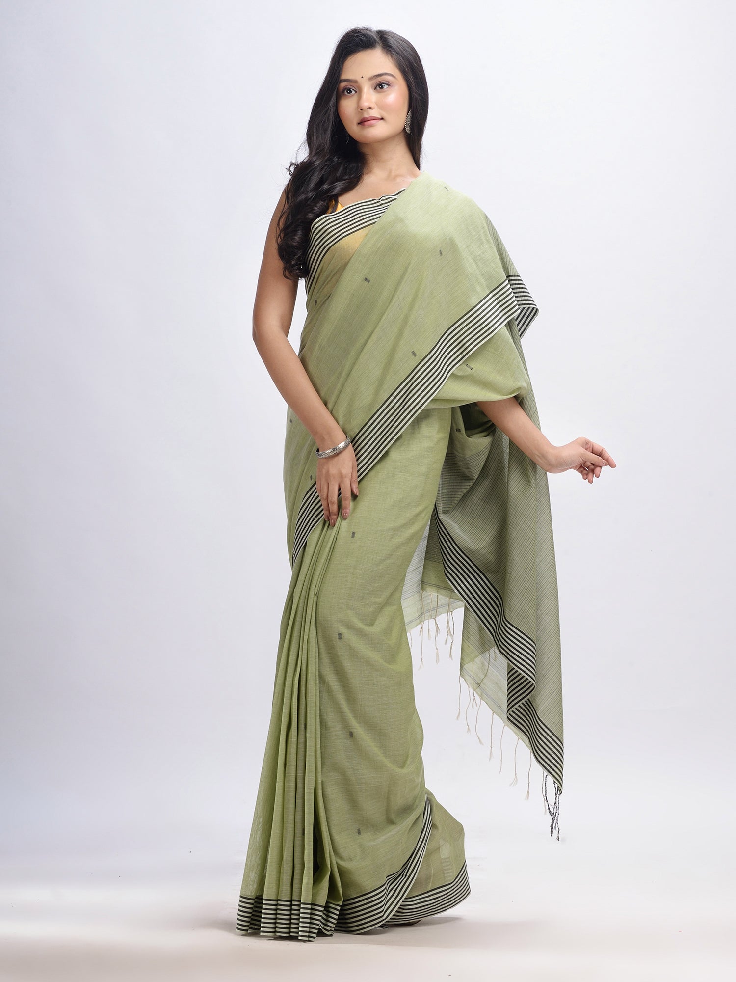 Women's Sage green cotton handloom with pallu stipe jamdani saree - Angoshobha
