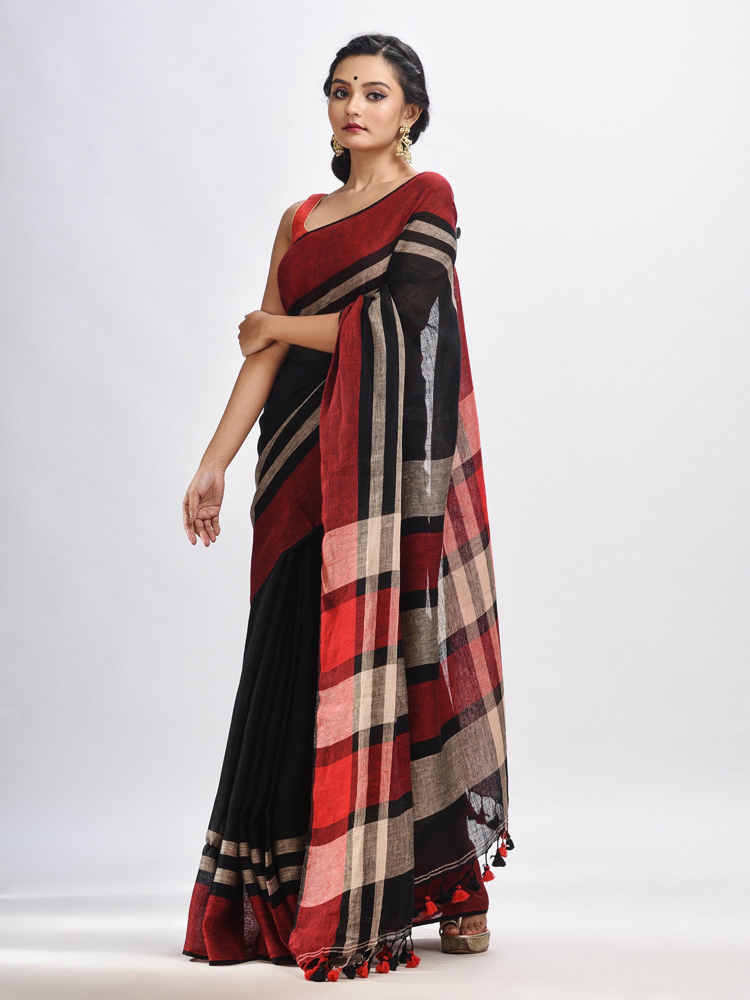 Women's Black with multi colour pallu handwoven linen saree - Angoshobha