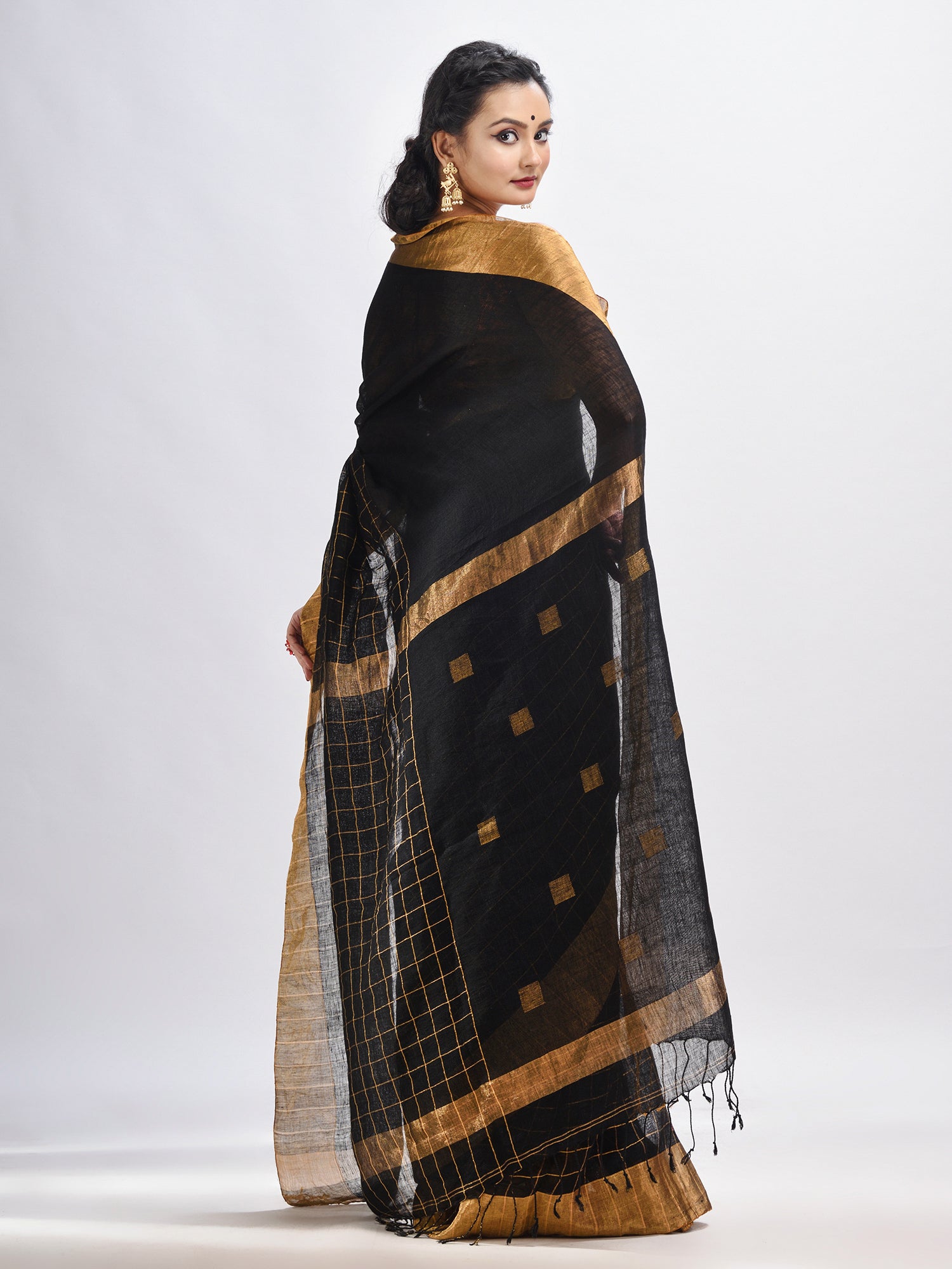 Women's Black linen half check and huff solid body jamdani saree - Angoshobha