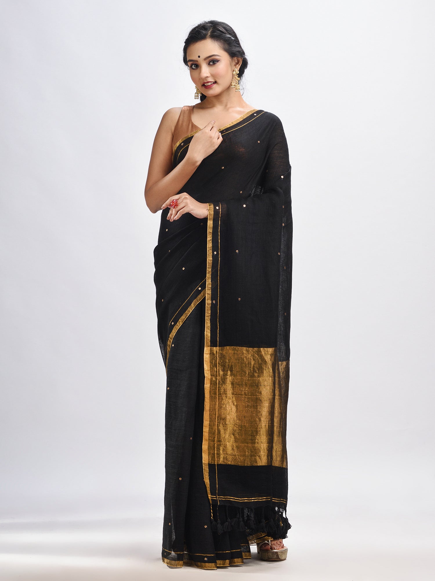 Women's Black linen all body cumki in pallu zori handloom saree - Angoshobha