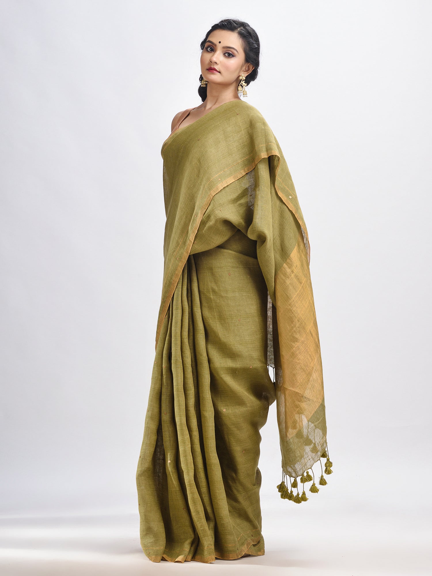 Women's green linen all body cumki in pallu zori handloom saree - Angoshobha