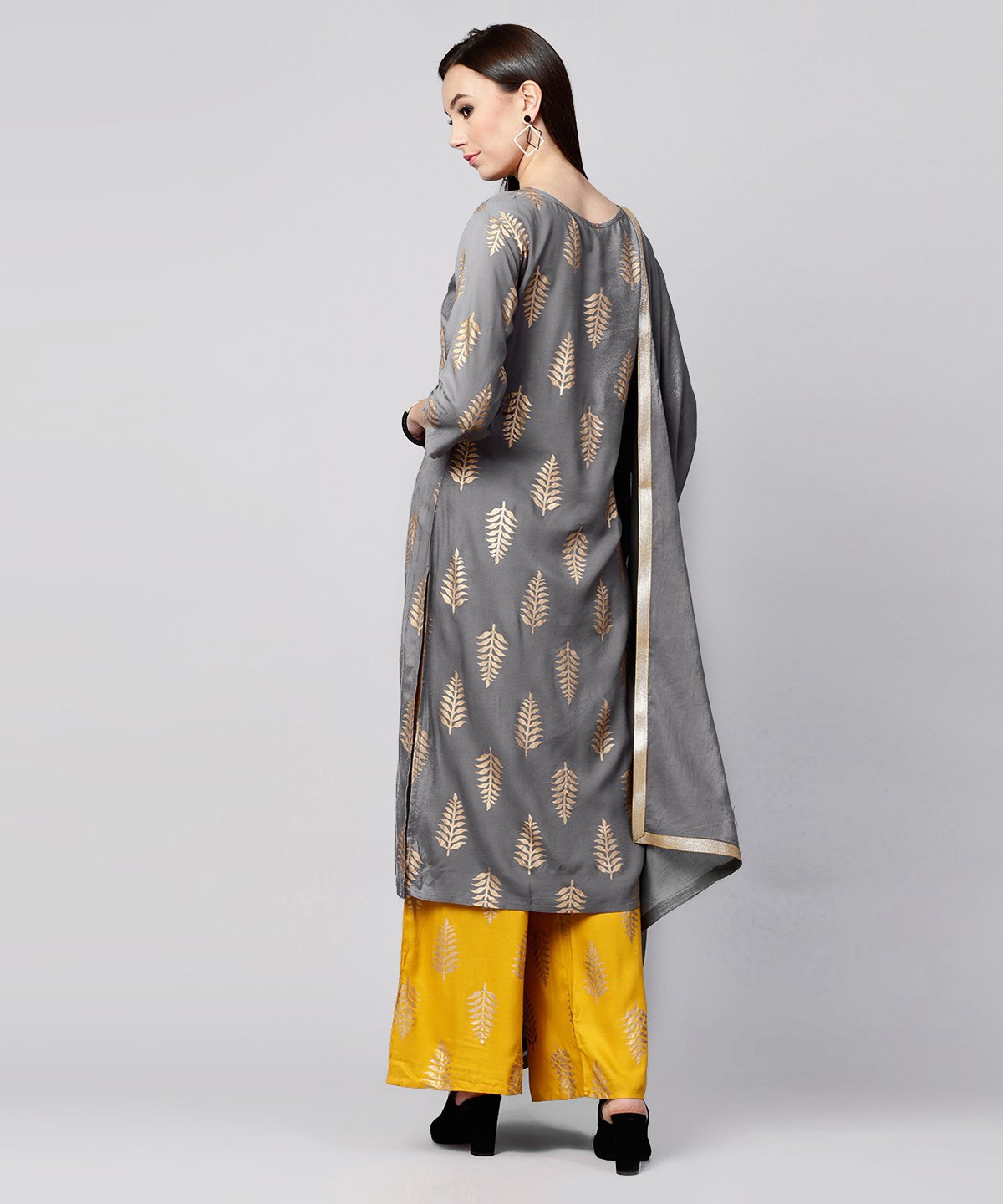 Women's Grey Printed 3/4Th Sleeve Cotton Kurta With Yellow Printed Pallazo And Grey Dupatta - Nayo Clothing
