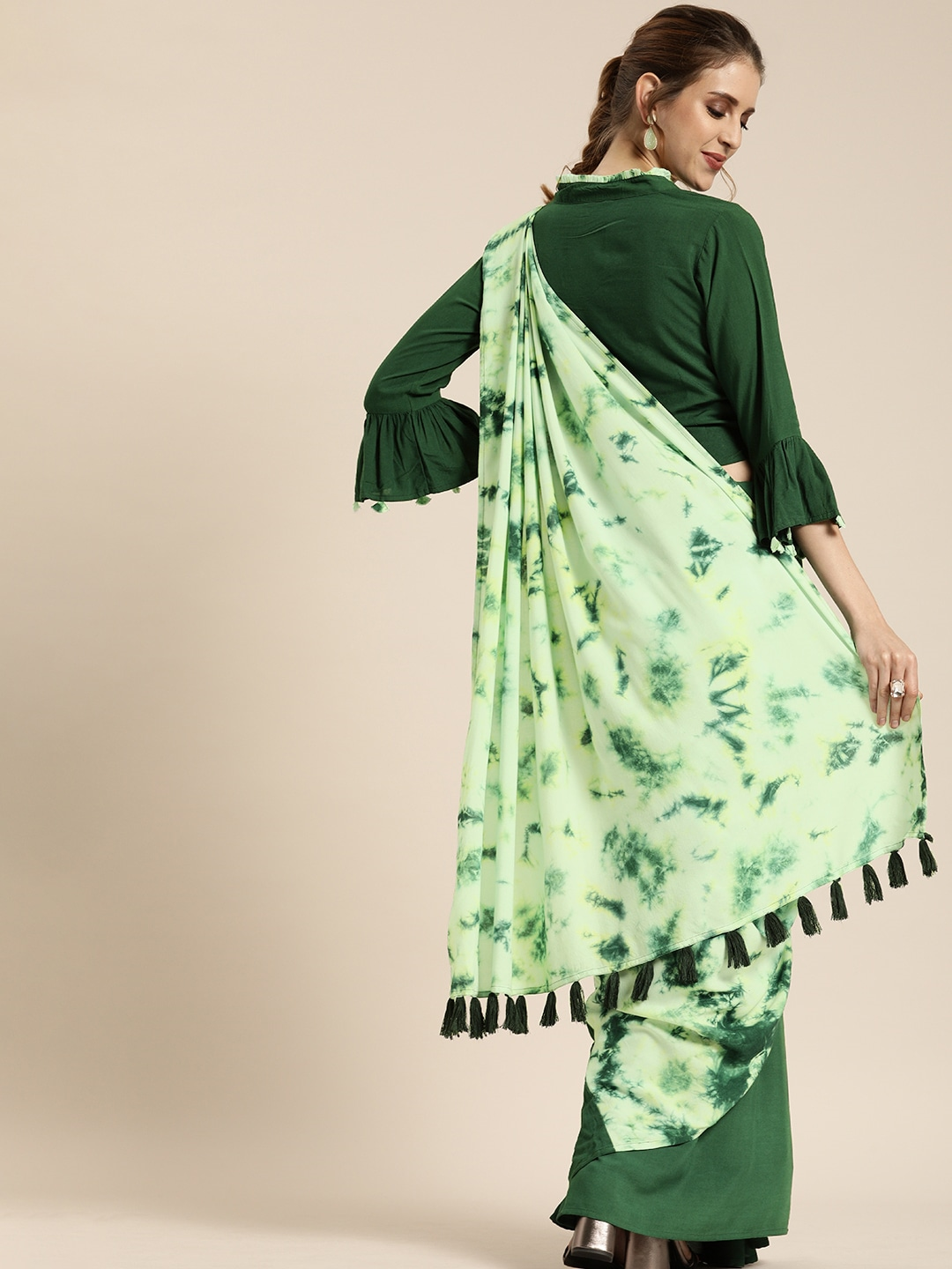 Women's Nayo Green Dyed Pure Cotton Saree With Semi-Stitched Blouse - Nayo Clothing