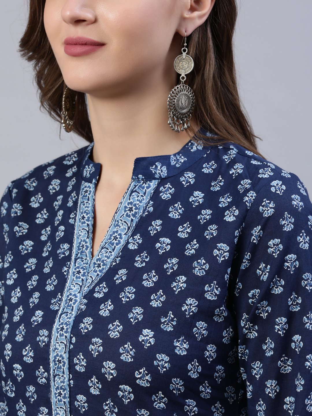 Women's Indigo Blue Printed Straight Kurta With Three Quarter Sleeves - Nayo Clothing
