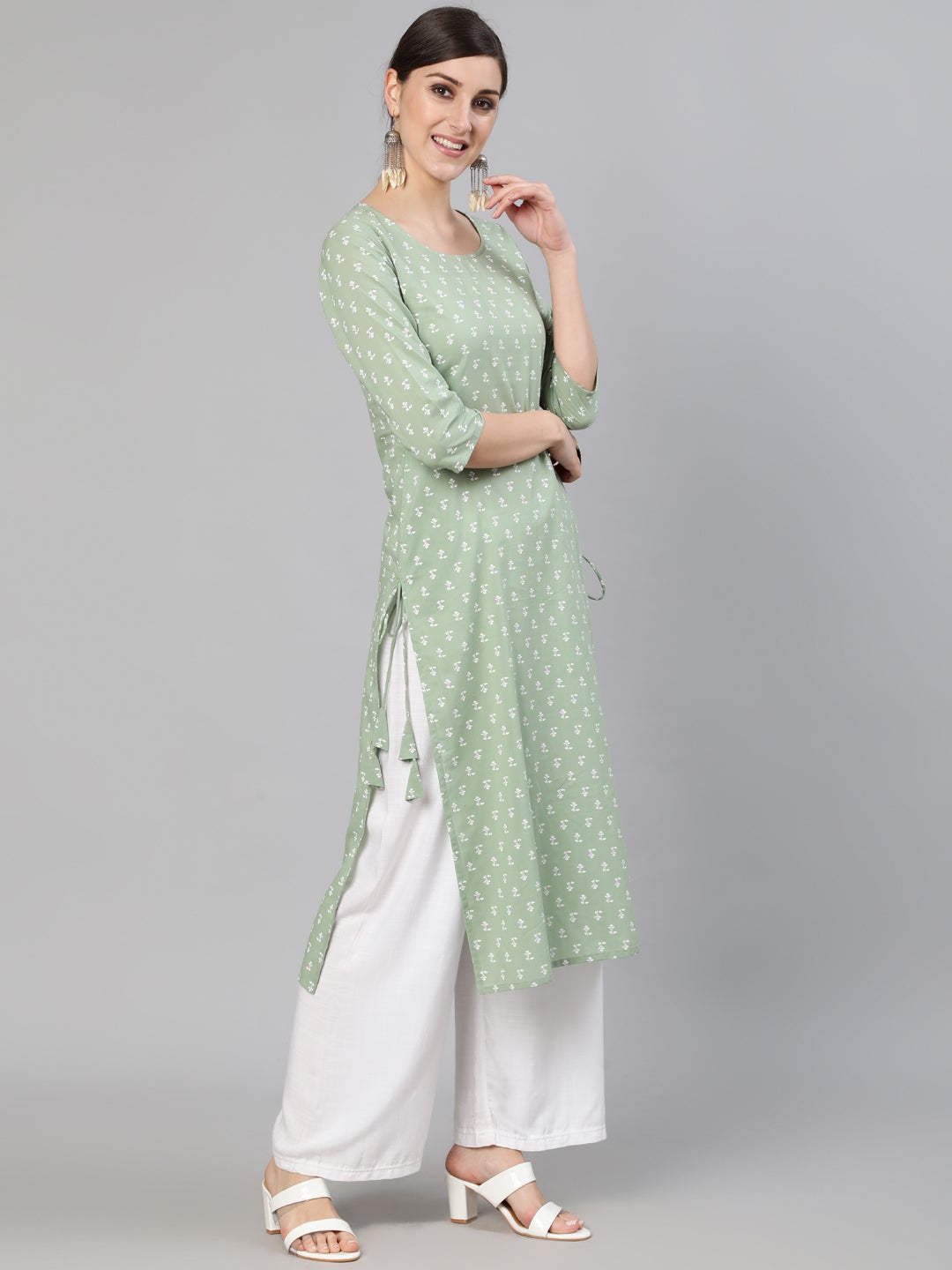 Women's Sage Green Printed Straight Kurta With Three Quarter Sleevs - Nayo Clothing