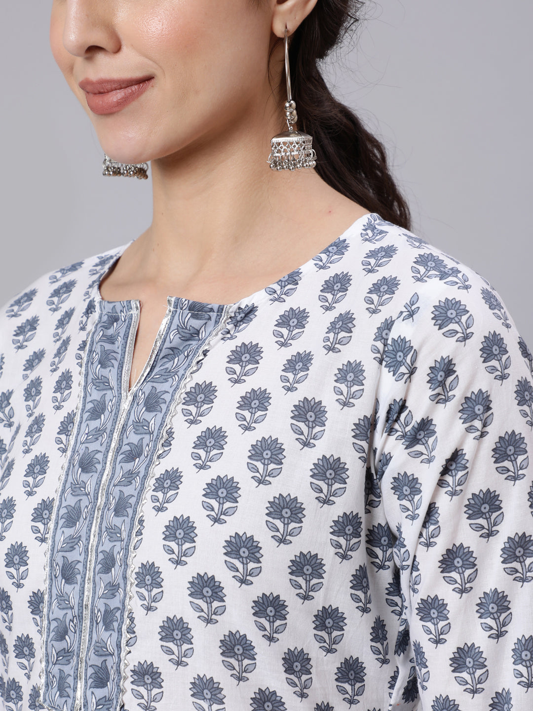 Women's Off-White Printed Straight Kurta With Three Quarter Sleeves - Nayo Clothing