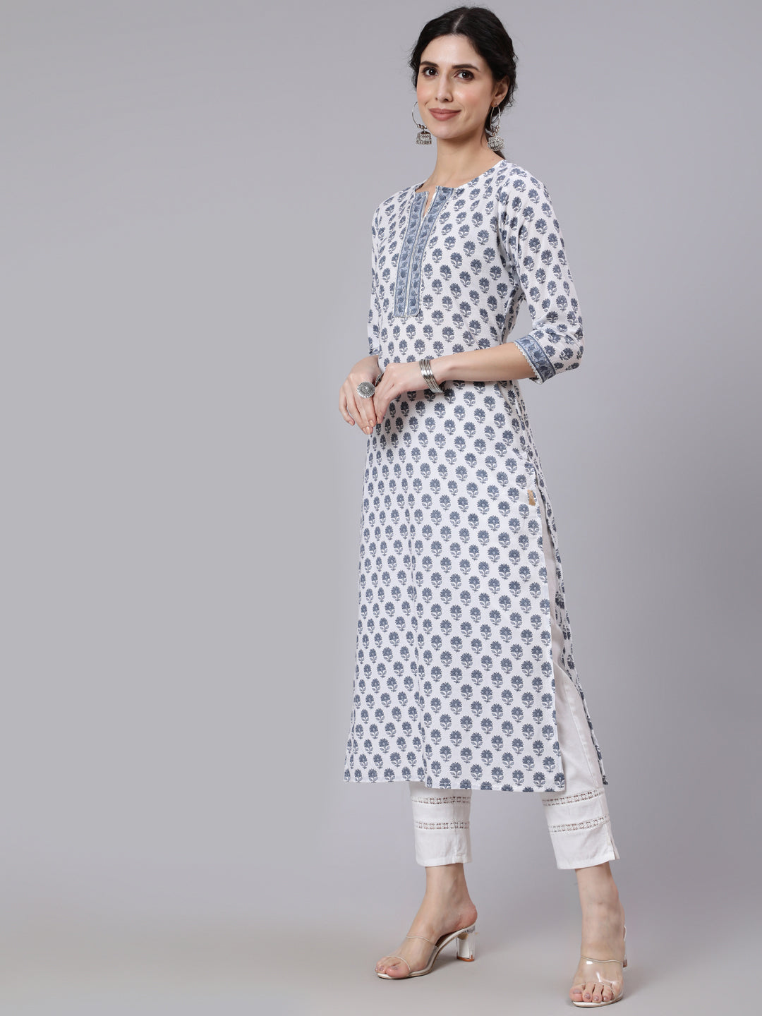 Women's Off-White Printed Straight Kurta With Three Quarter Sleeves - Nayo Clothing