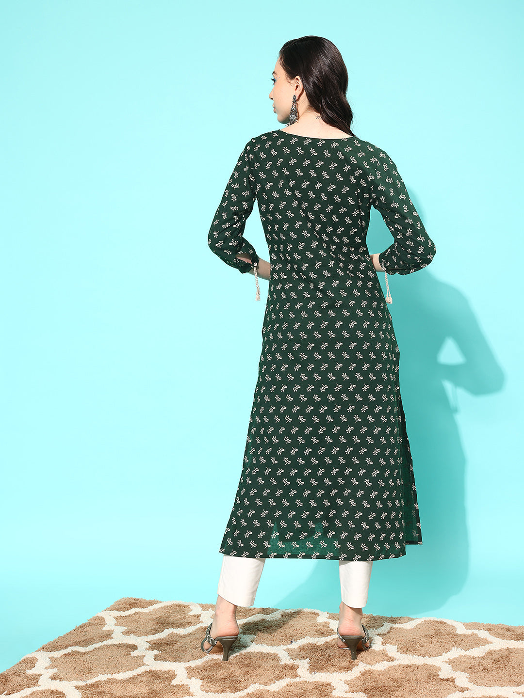 Women's Green Ethnic Printed Straight Kurta with Three Quarter Sleeves - Nayo Clothing