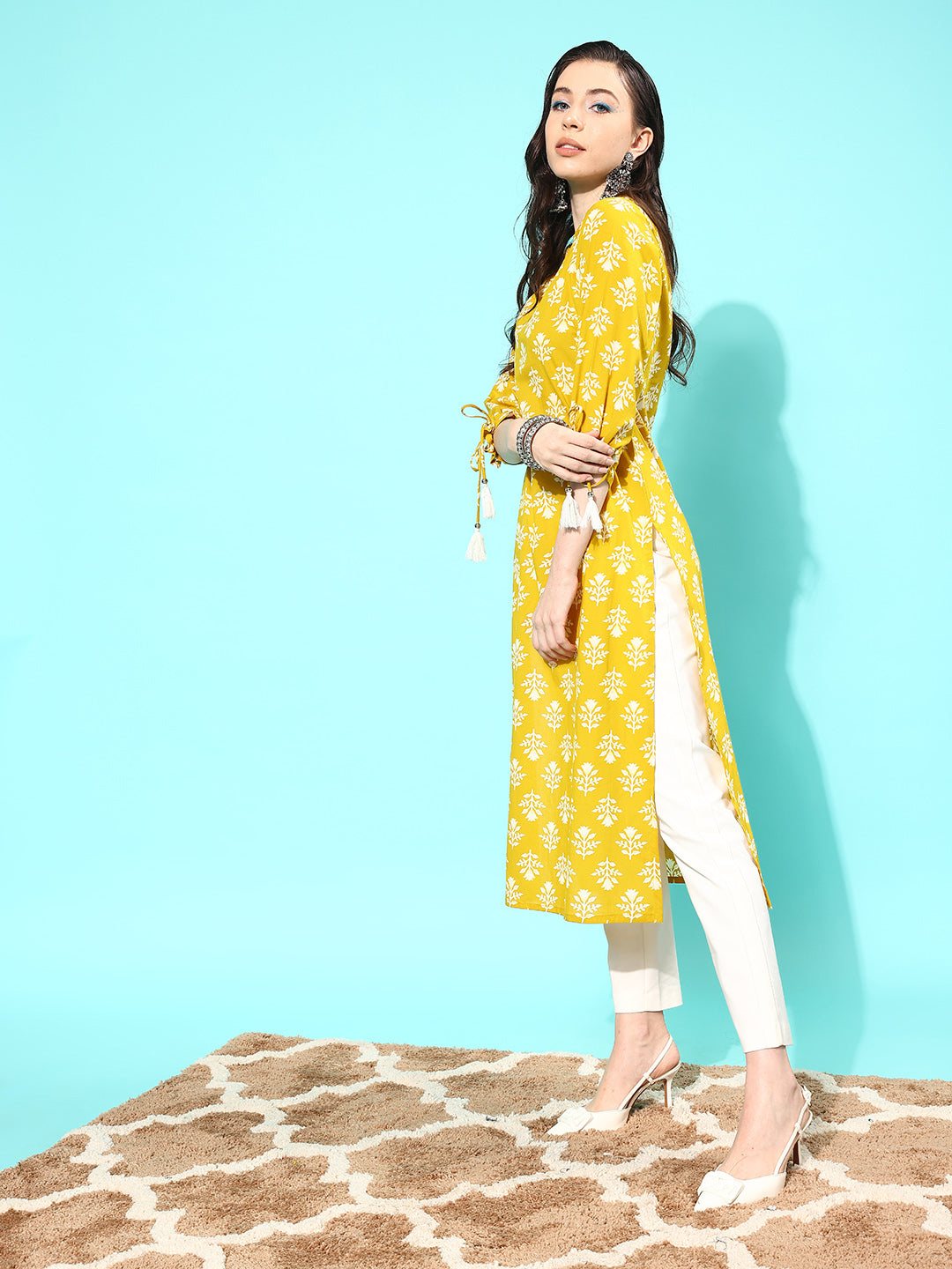 Women's Yellow Straight Kurta With Three Quarter Sleeves - Nayo Clothing