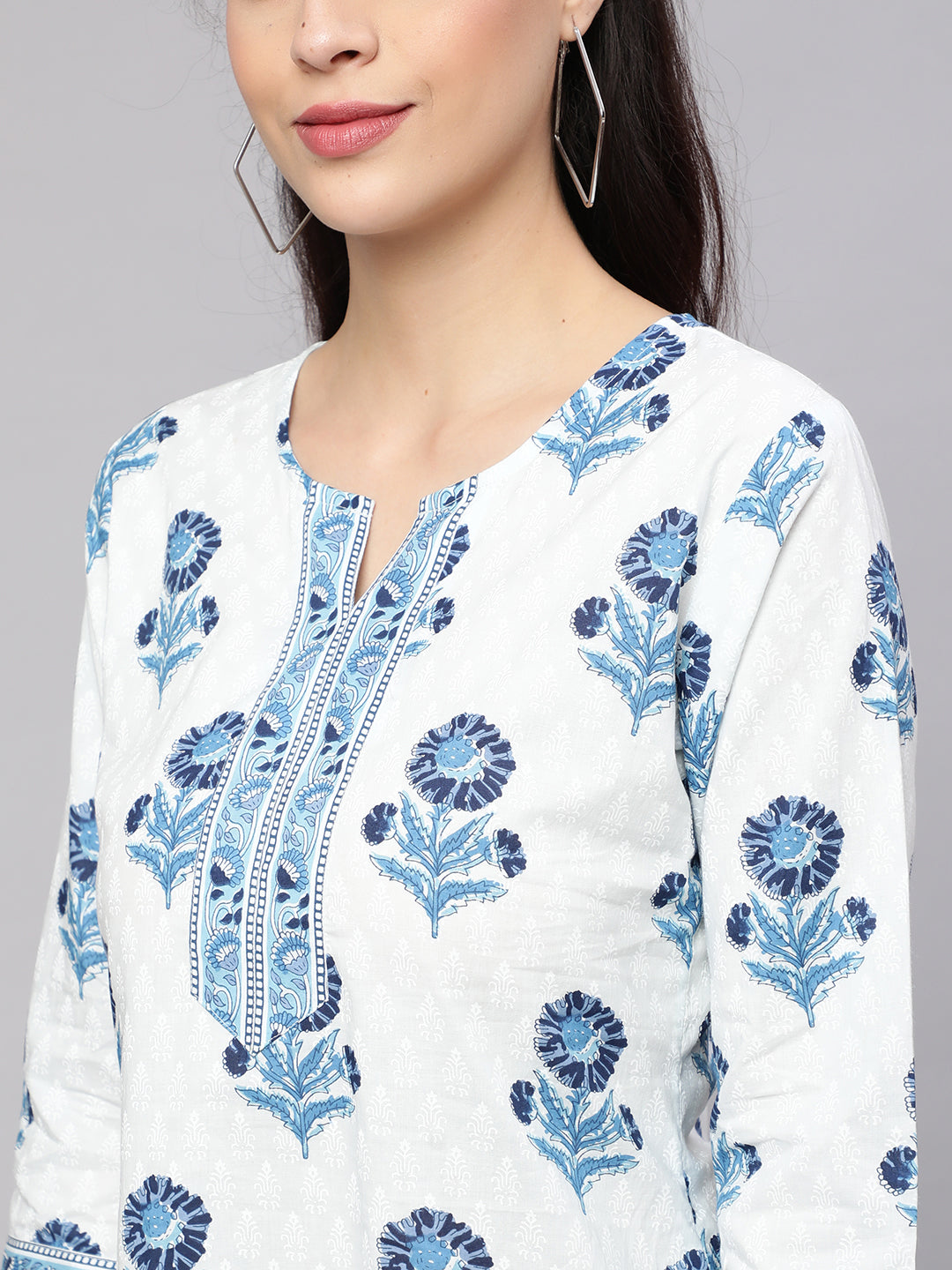 Women's Off White Printed Straight Tunic With Three Quarter Sleeves - Nayo Clothing